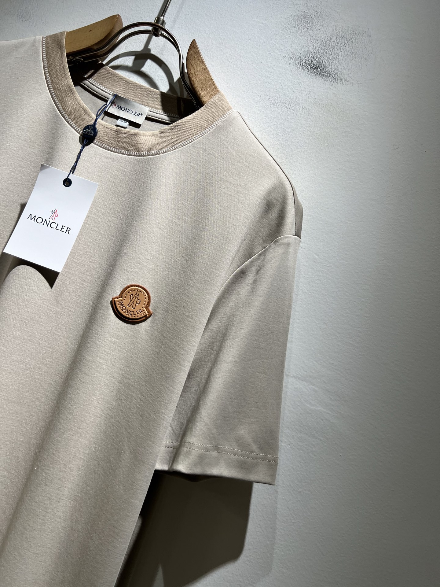 Moncler蒙家 2026春夏最新男女同款👫贸易订单短袖T恤，全品相！！网红款！采用logo图案徽章设