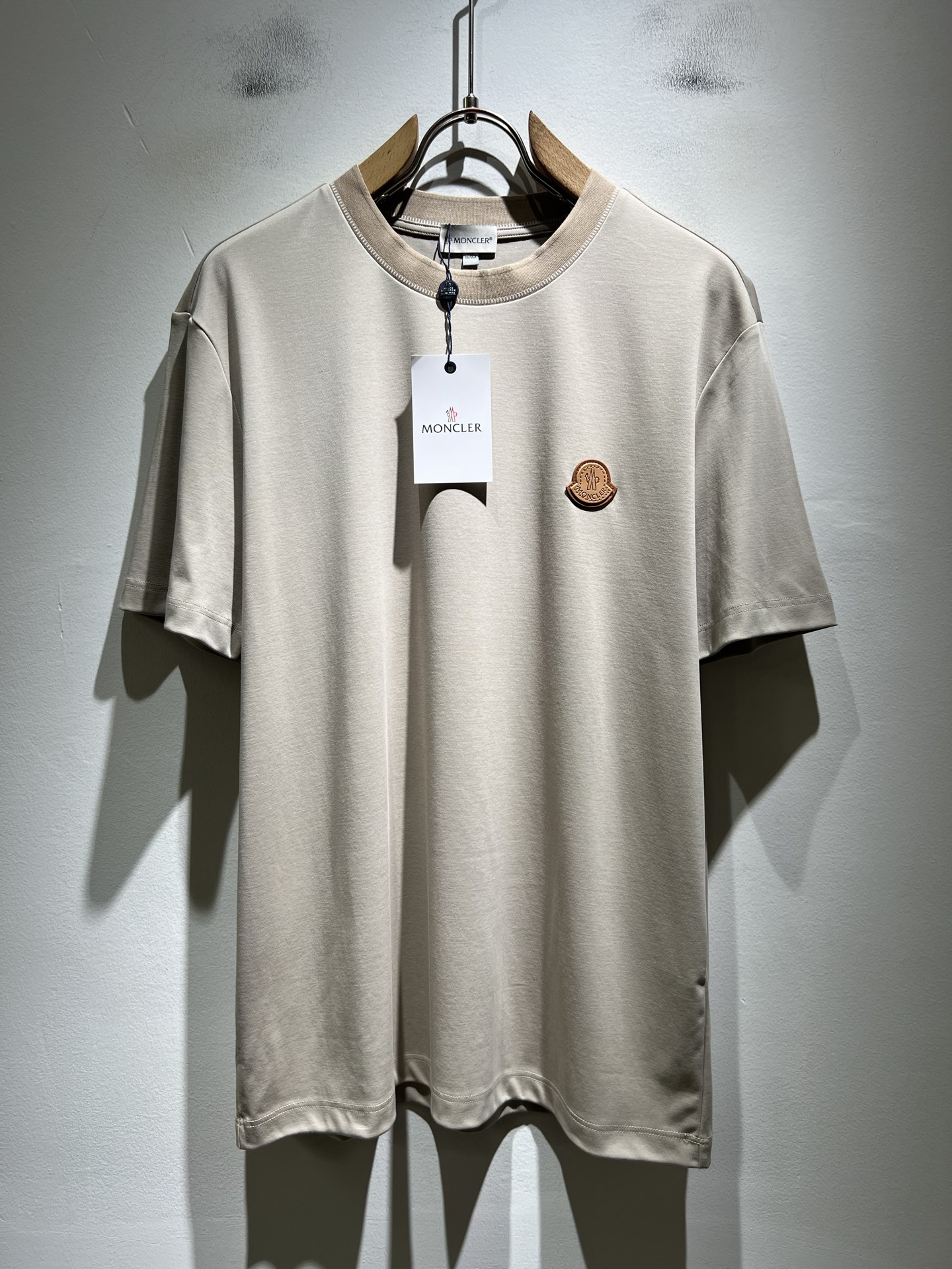 Moncler蒙家 2026春夏最新男女同款👫贸易订单短袖T恤，全品相！！网红款！采用logo图案徽章设