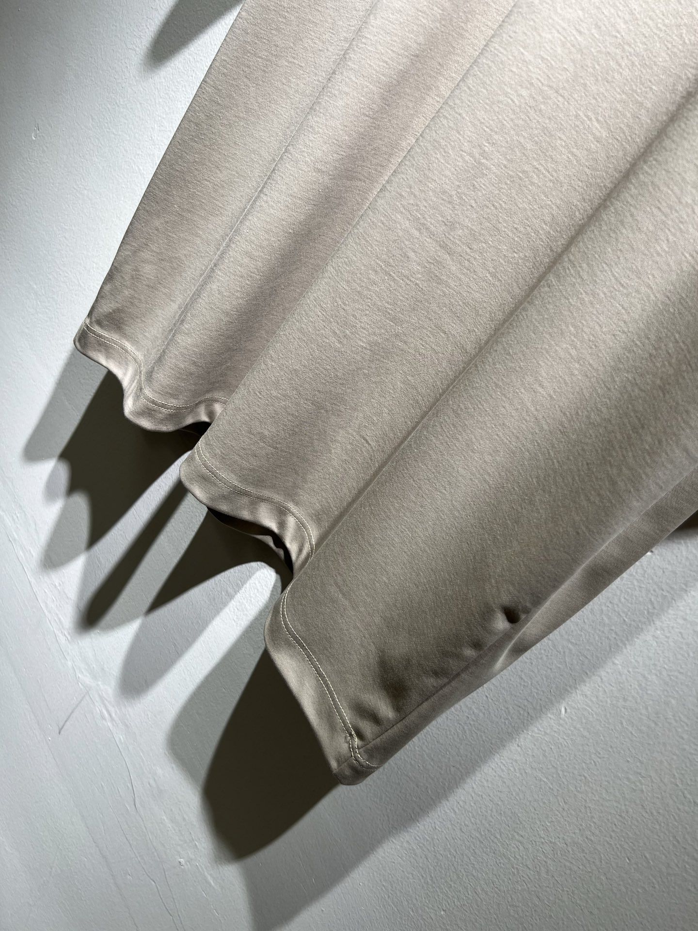 Moncler蒙家 2026春夏最新男女同款👫贸易订单短袖T恤，全品相！！网红款！采用logo图案徽章设