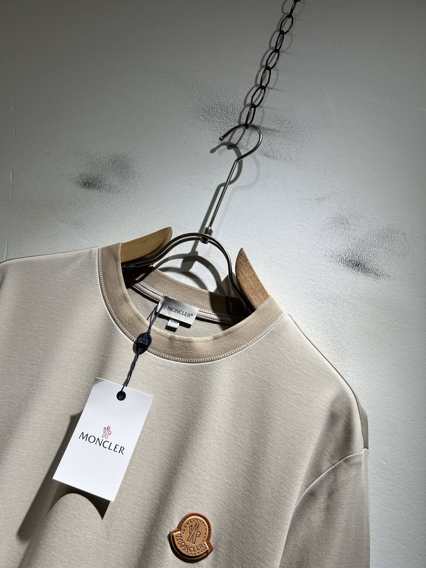 Moncler蒙家 2026春夏最新男女同款👫贸易订单短袖T恤，全品相！！网红款！采用logo图案徽章设