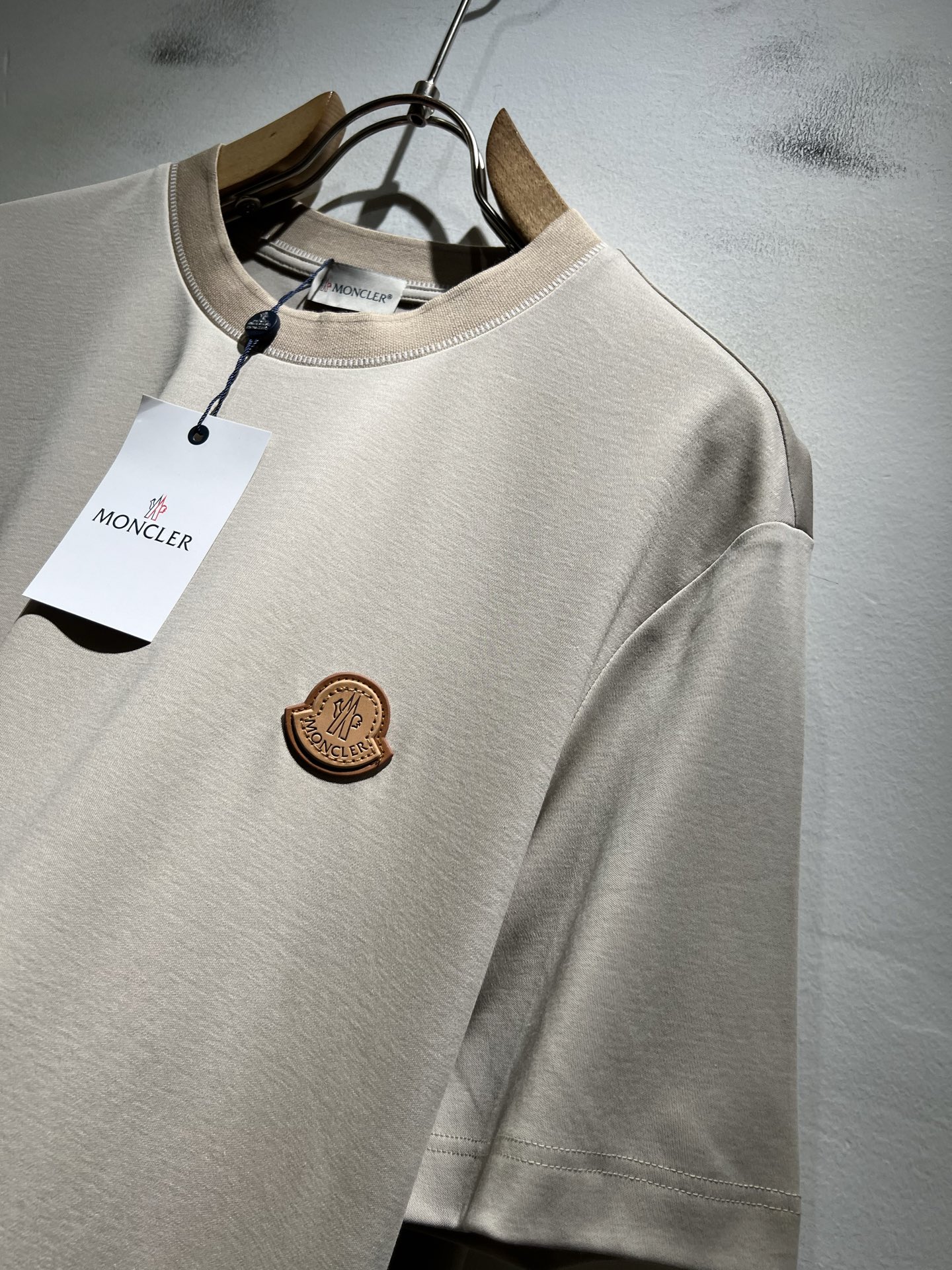 Moncler蒙家 2026春夏最新男女同款👫贸易订单短袖T恤，全品相！！网红款！采用logo图案徽章设