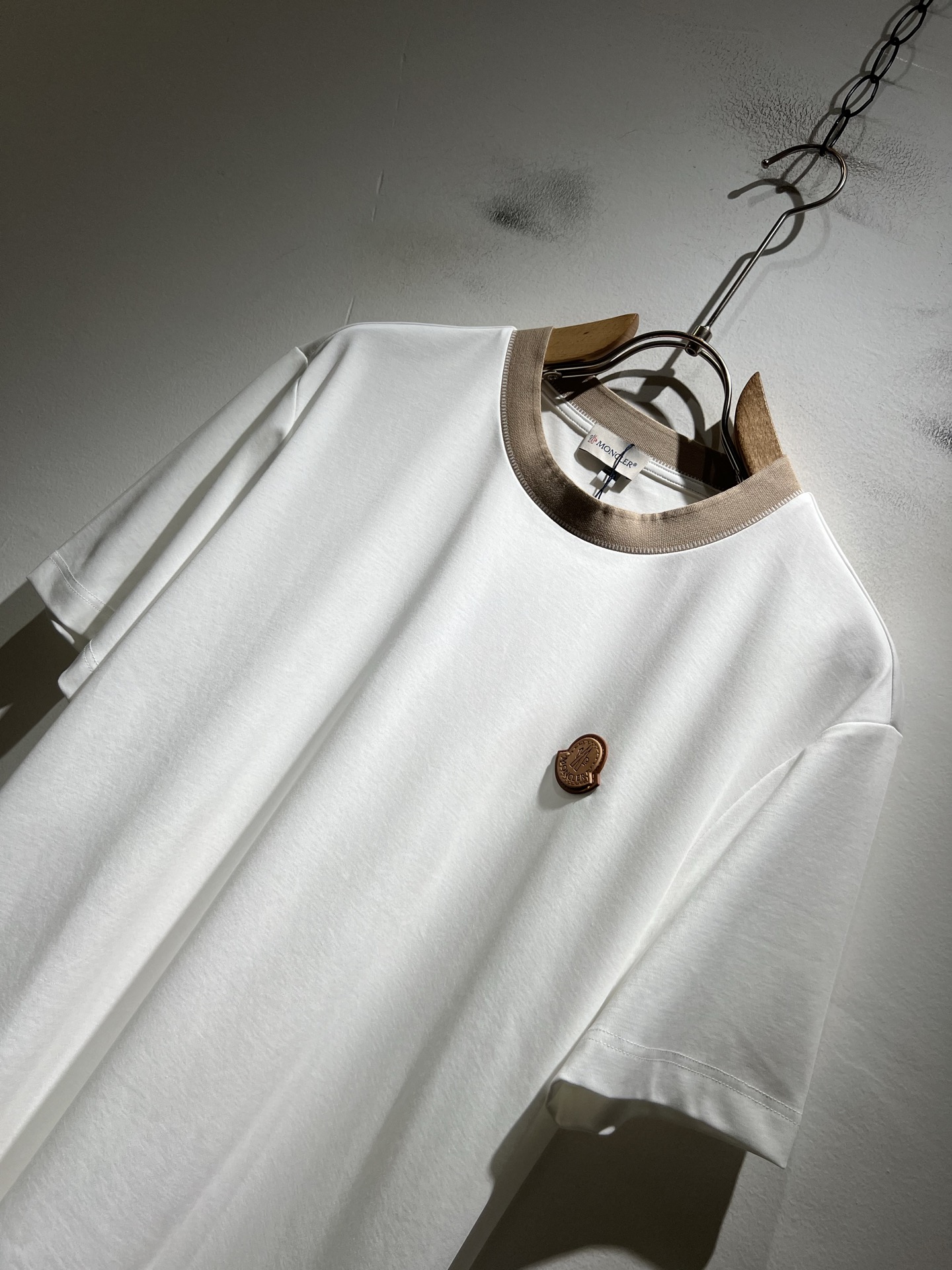 Moncler蒙家 2026春夏最新男女同款👫贸易订单短袖T恤，全品相！！网红款！采用logo图案徽章设