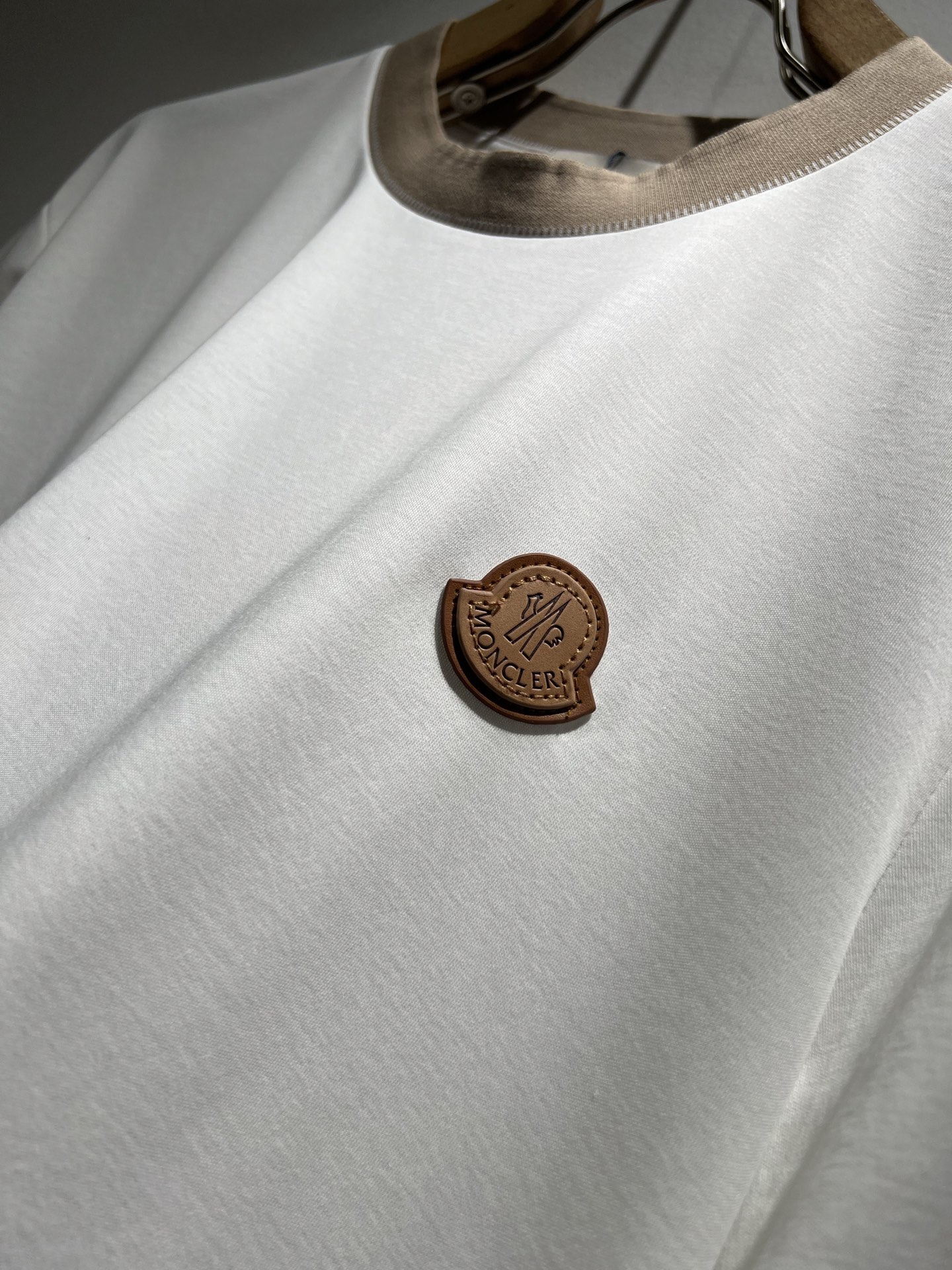 Moncler蒙家 2026春夏最新男女同款👫贸易订单短袖T恤，全品相！！网红款！采用logo图案徽章设