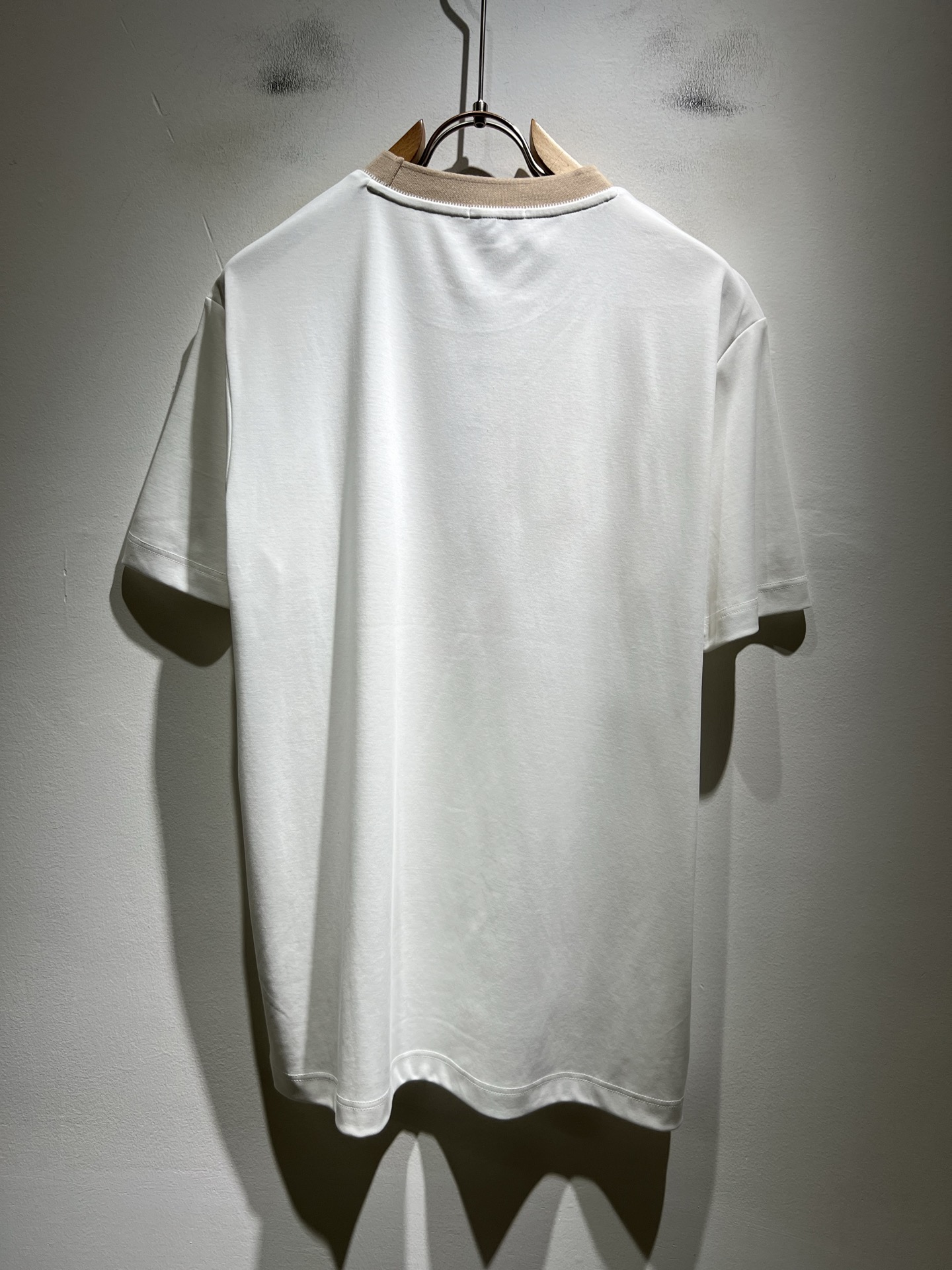 Moncler蒙家 2026春夏最新男女同款👫贸易订单短袖T恤，全品相！！网红款！采用logo图案徽章设