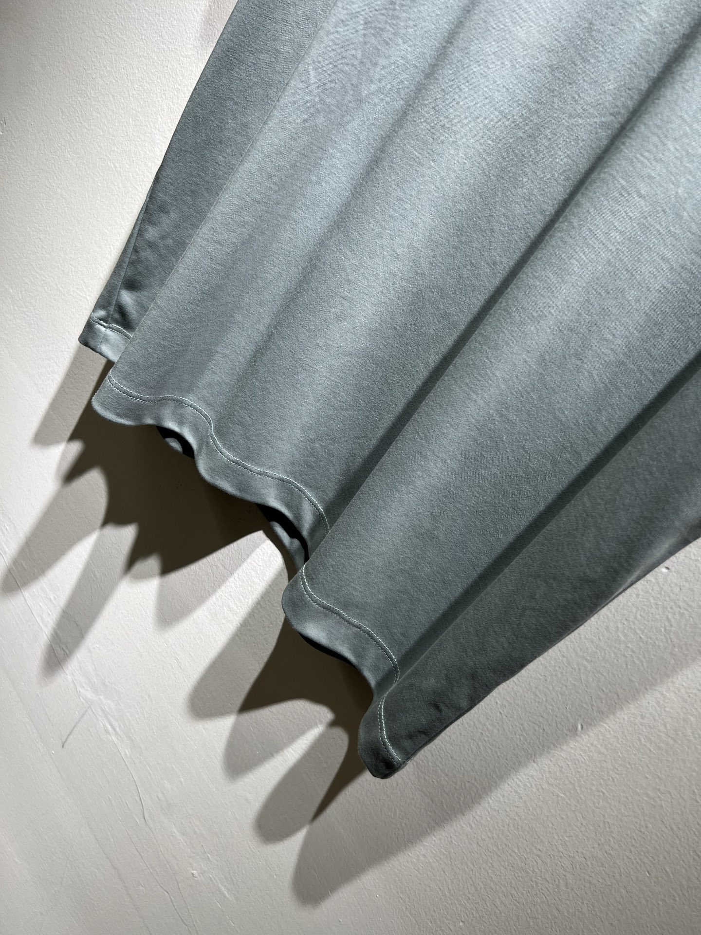 BALENCI*GA巴黎*家 2026春夏新款男女同款👫短袖T恤！走秀图案时尚休闲短袖T恤衫！设计log