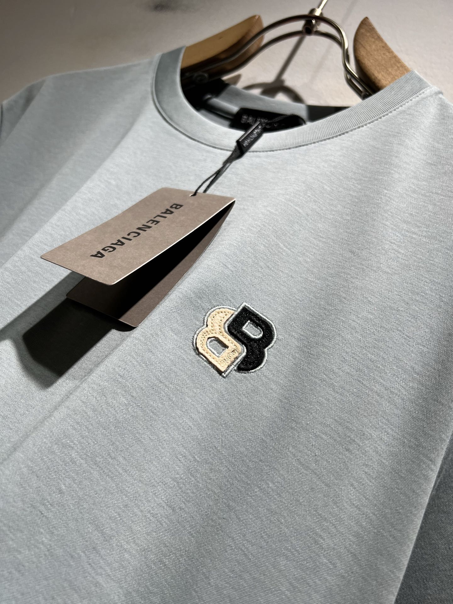 BALENCI*GA巴黎*家 2026春夏新款男女同款👫短袖T恤！走秀图案时尚休闲短袖T恤衫！设计log