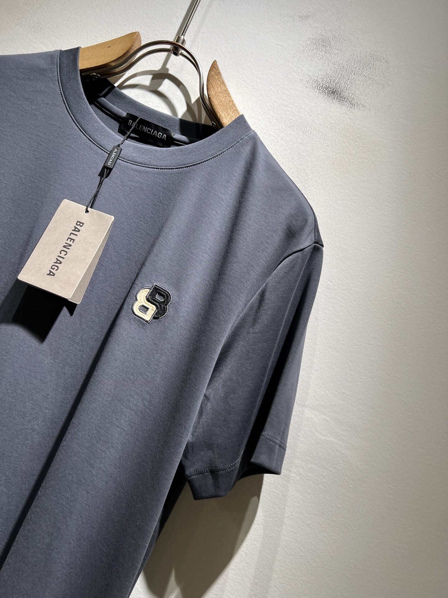 BALENCI*GA巴黎*家 2026春夏新款男女同款👫短袖T恤！走秀图案时尚休闲短袖T恤衫！设计log