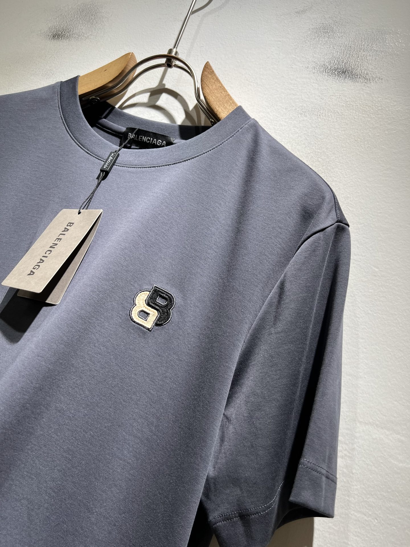 BALENCI*GA巴黎*家 2026春夏新款男女同款👫短袖T恤！走秀图案时尚休闲短袖T恤衫！设计log