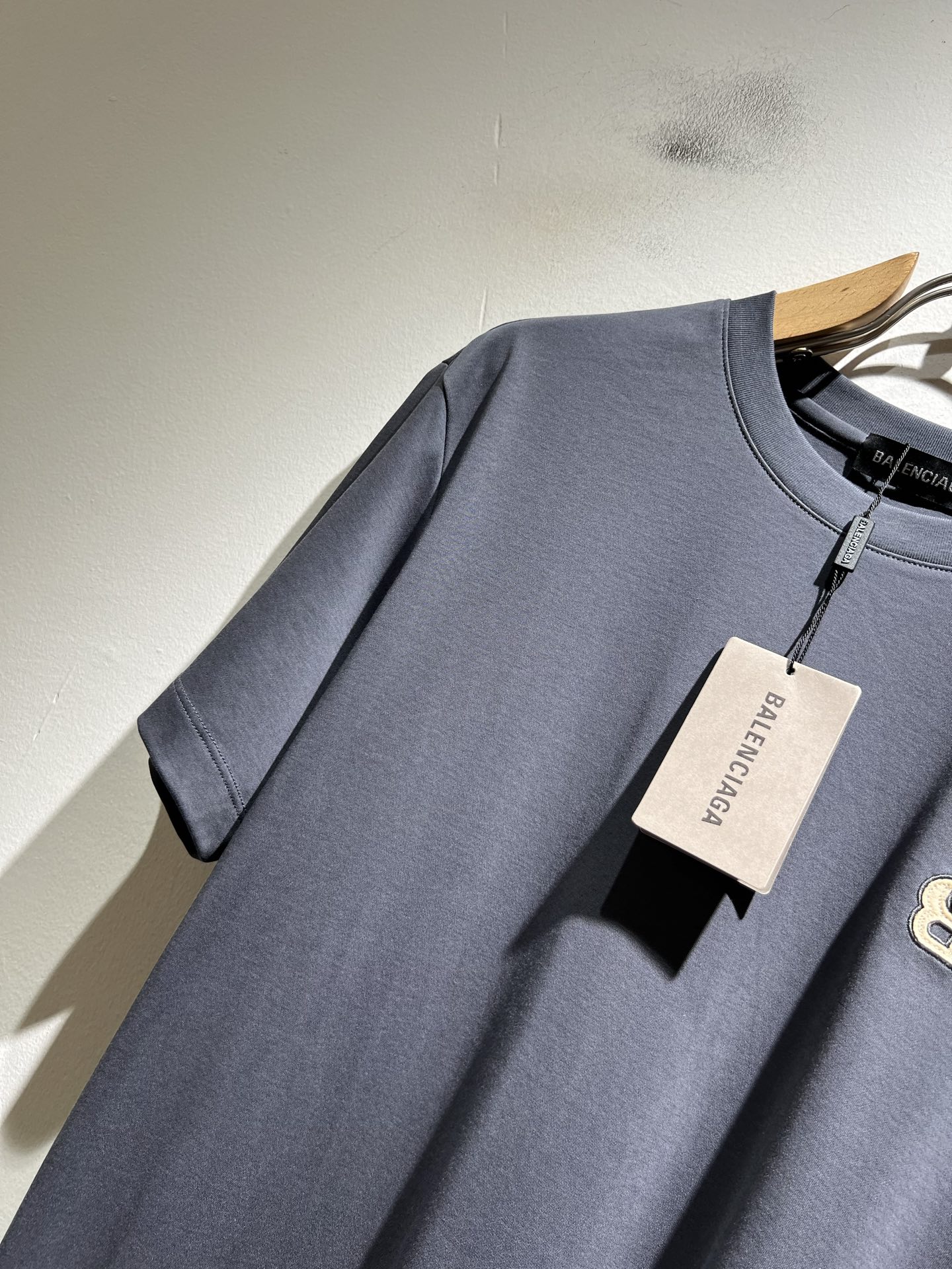 BALENCI*GA巴黎*家 2026春夏新款男女同款👫短袖T恤！走秀图案时尚休闲短袖T恤衫！设计log