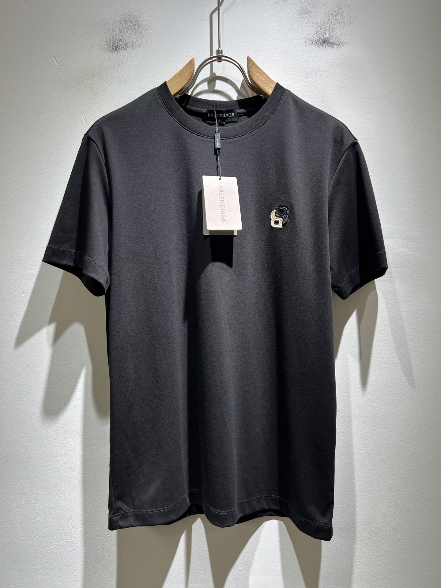 BALENCI*GA巴黎*家 2026春夏新款男女同款👫短袖T恤！走秀图案时尚休闲短袖T恤衫！设计log