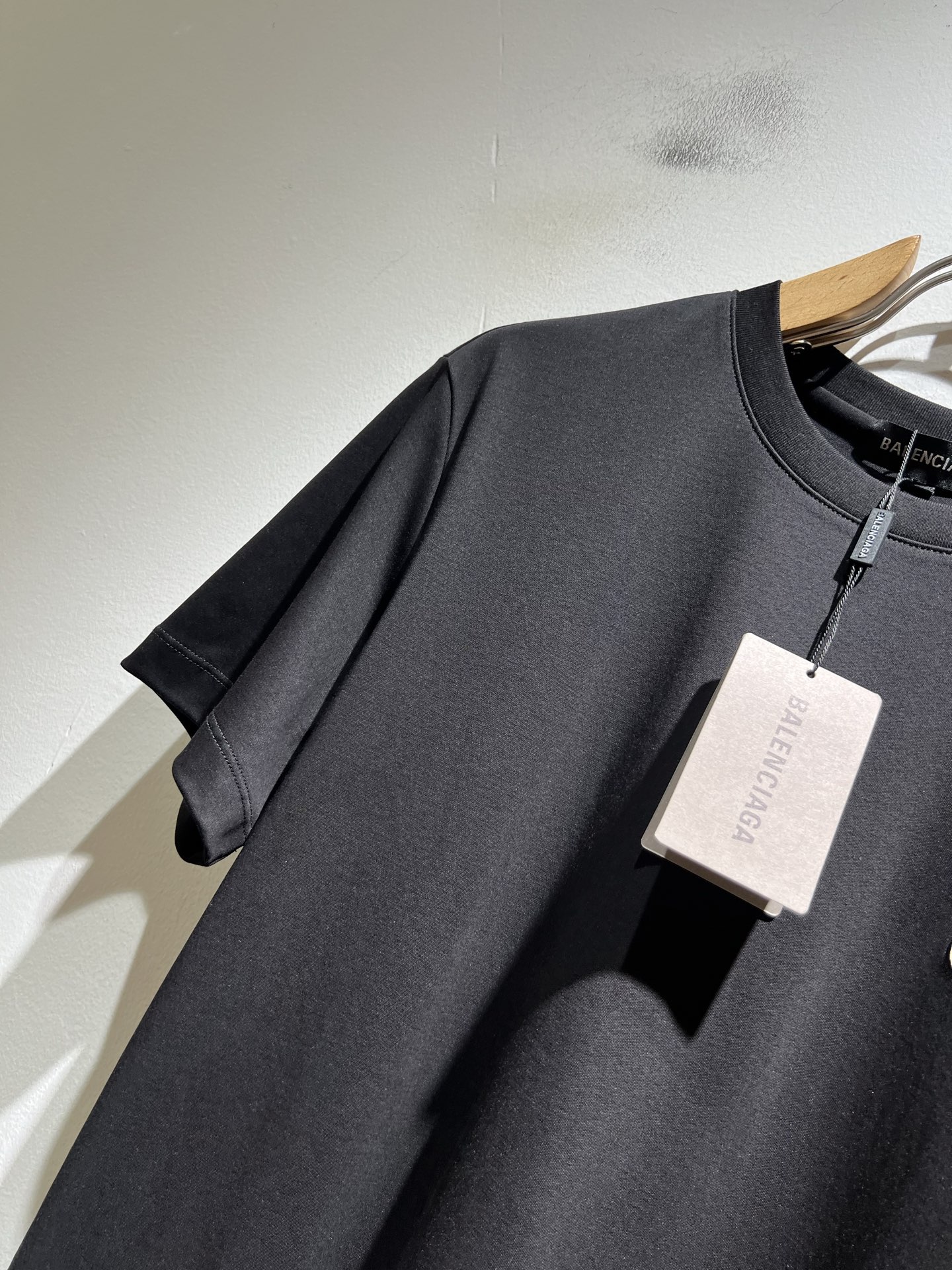 BALENCI*GA巴黎*家 2026春夏新款男女同款👫短袖T恤！走秀图案时尚休闲短袖T恤衫！设计log