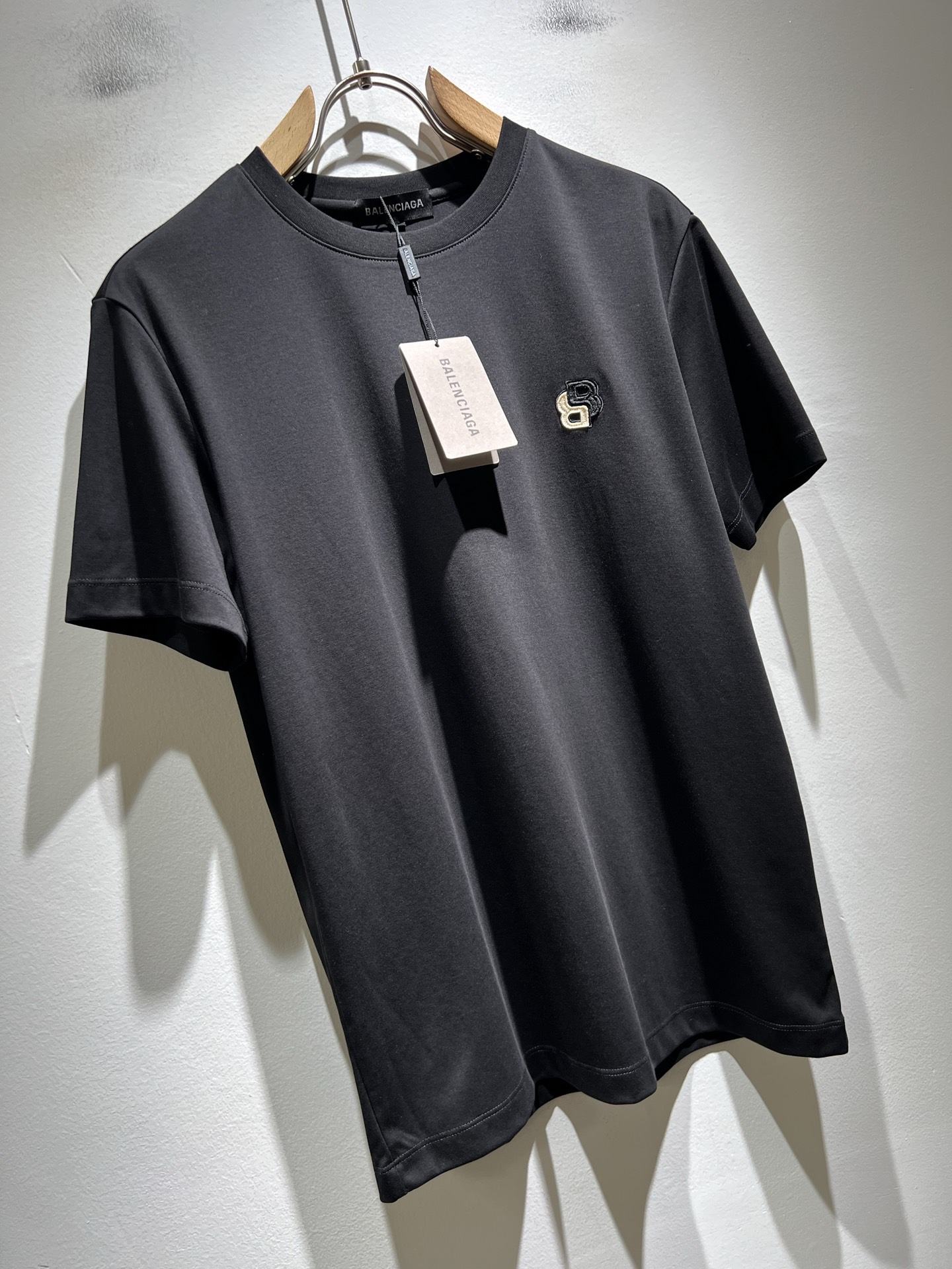 BALENCI*GA巴黎*家 2026春夏新款男女同款👫短袖T恤！走秀图案时尚休闲短袖T恤衫！设计log