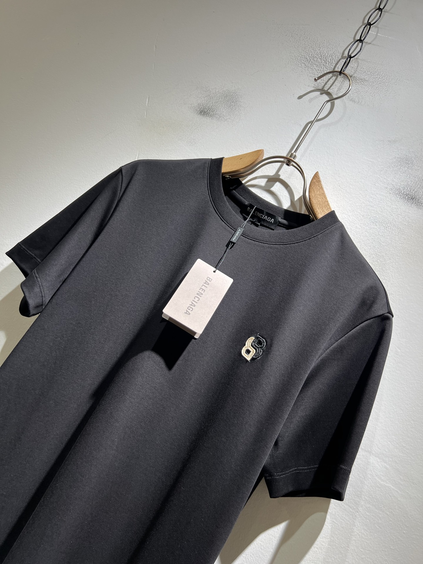 BALENCI*GA巴黎*家 2026春夏新款男女同款👫短袖T恤！走秀图案时尚休闲短袖T恤衫！设计log