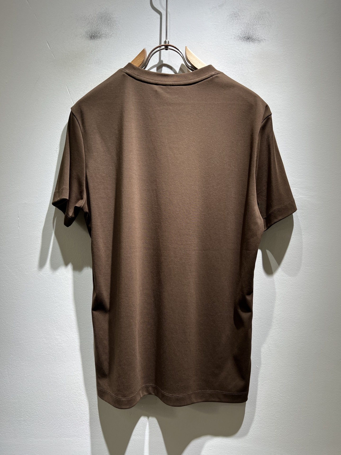 Loro Piana诺悠翩雅 2026春夏男士最新的贸易订单短袖打底衫，全品相！！胸前采用logo图案刺