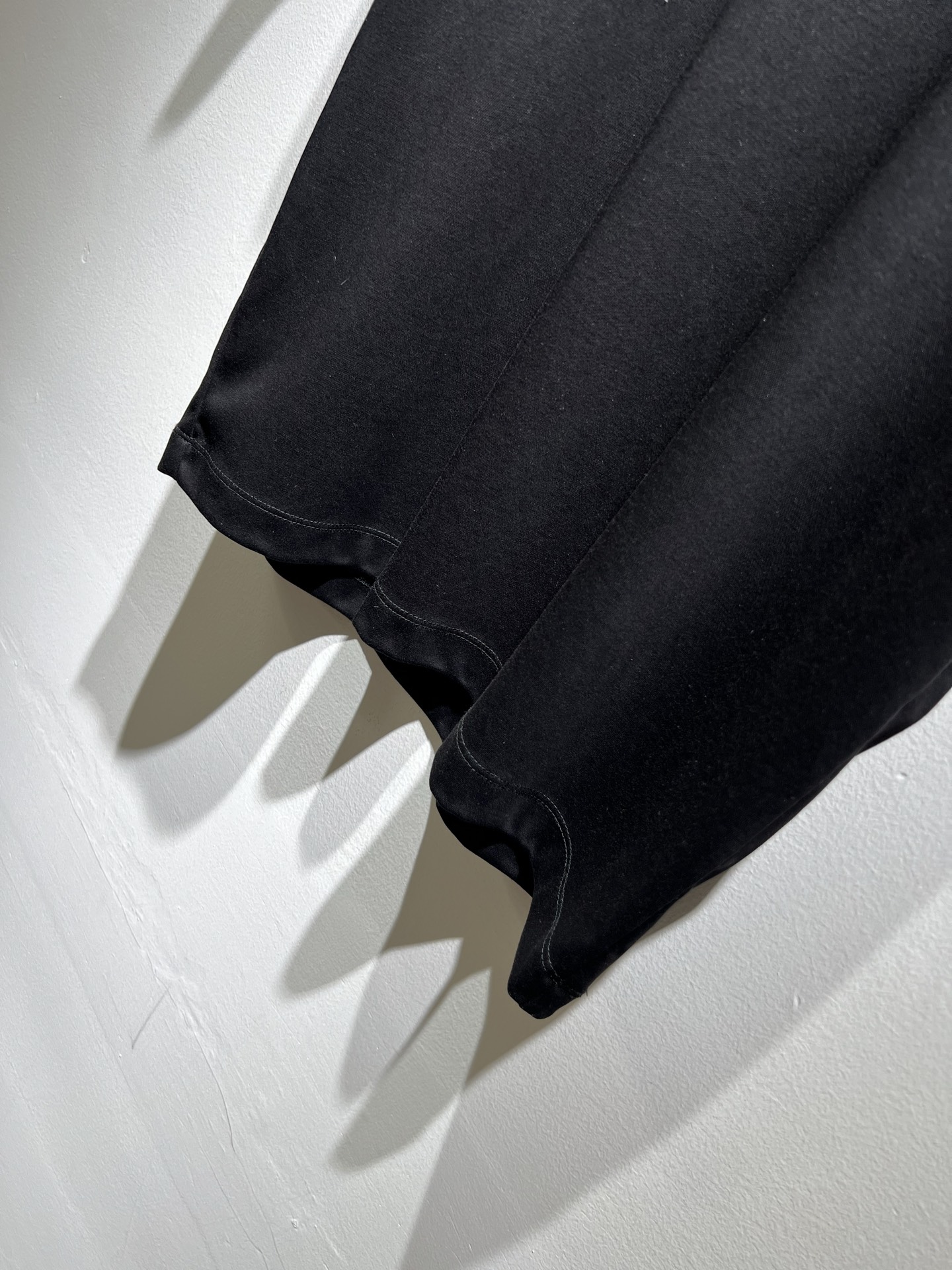 Loro Piana诺悠翩雅 2026春夏男士最新的贸易订单短袖打底衫，全品相！！胸前采用logo图案刺