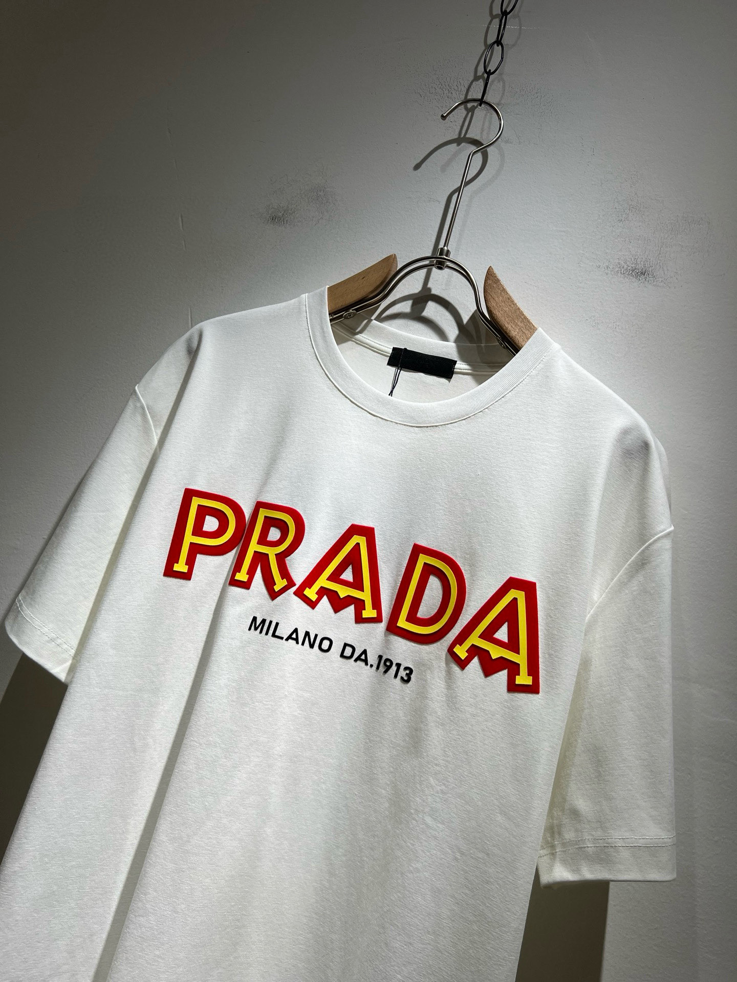 PRAD*A普*达2026春夏新款男女同款👫短袖T恤，最新款全网独家首上！！~既经典有时尚百搭，谁不爱啊