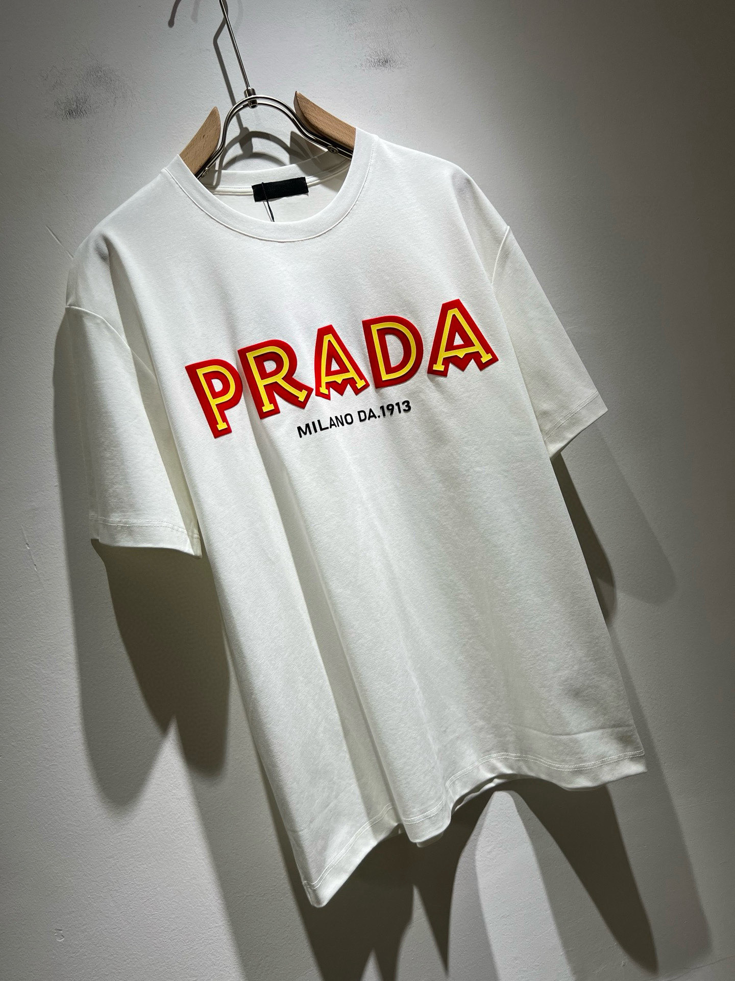 PRAD*A普*达2026春夏新款男女同款👫短袖T恤，最新款全网独家首上！！~既经典有时尚百搭，谁不爱啊