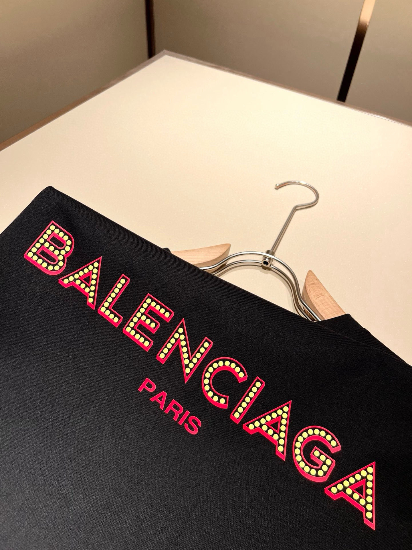 BALENCIA*巴黎*家 2026春夏新款男女同情侣款👫休闲宽松棉质圆领短袖T恤衫！贸易公司渠道稀出，