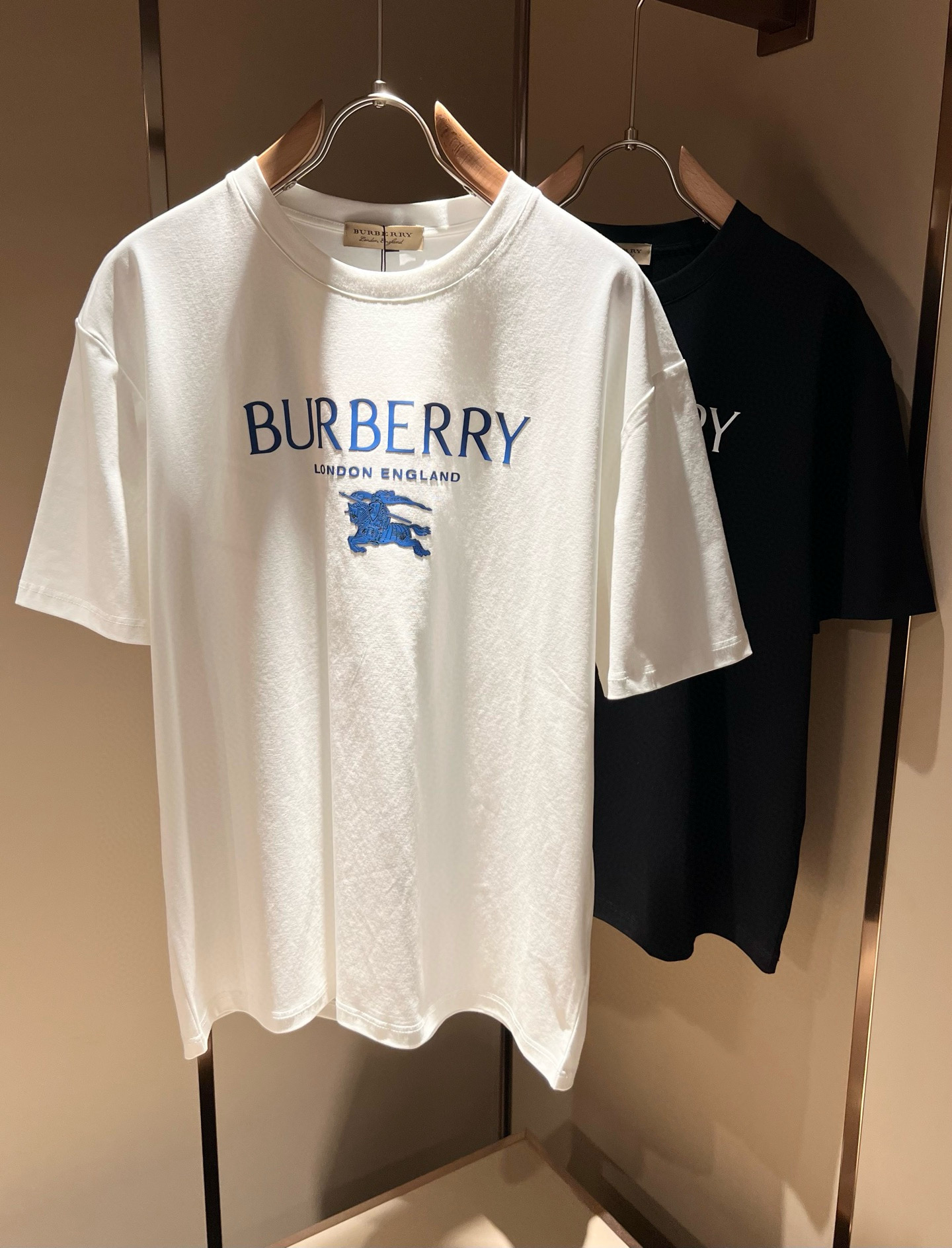 BURBER*Y巴*莉2026春夏新品男女同款👫短袖T恤，重磅来袭，最近比较火热的环保纯棉面料制作而成，