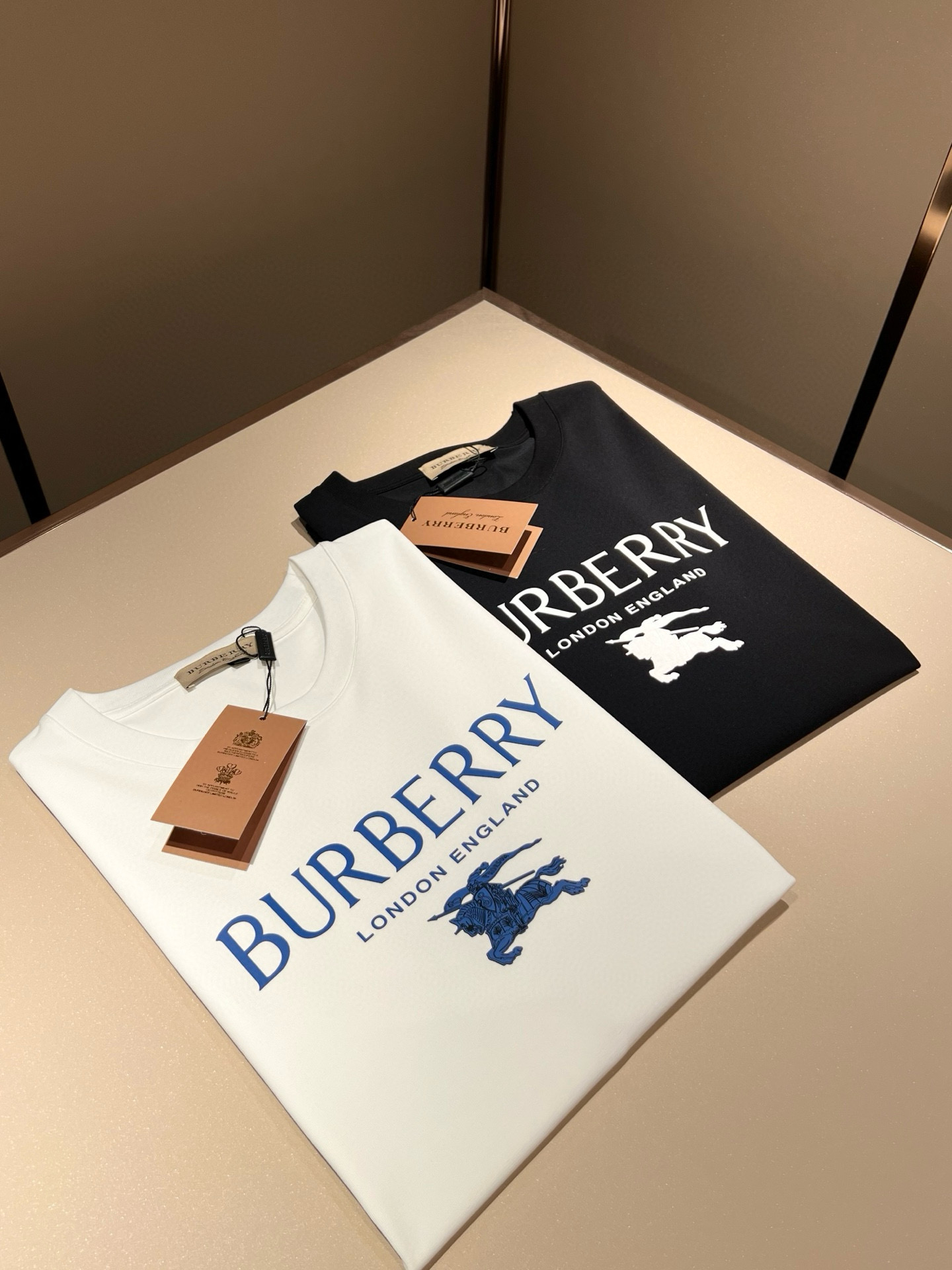 BURBER*Y巴*莉2026春夏新品男女同款👫短袖T恤，重磅来袭，最近比较火热的环保纯棉面料制作而成，