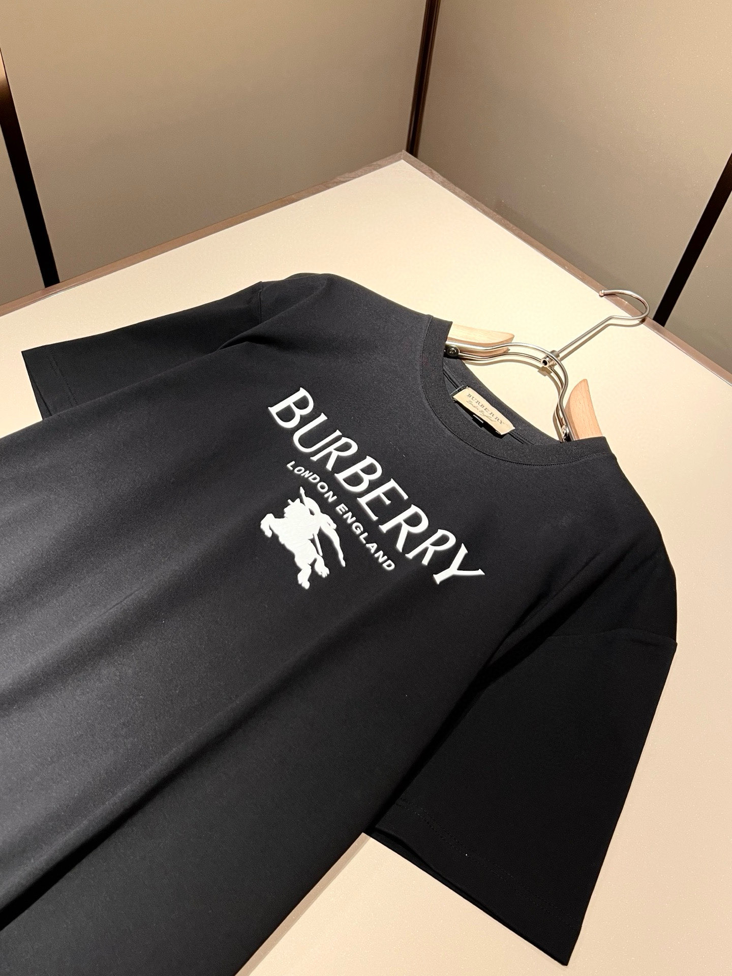 BURBER*Y巴*莉2026春夏新品男女同款👫短袖T恤，重磅来袭，最近比较火热的环保纯棉面料制作而成，