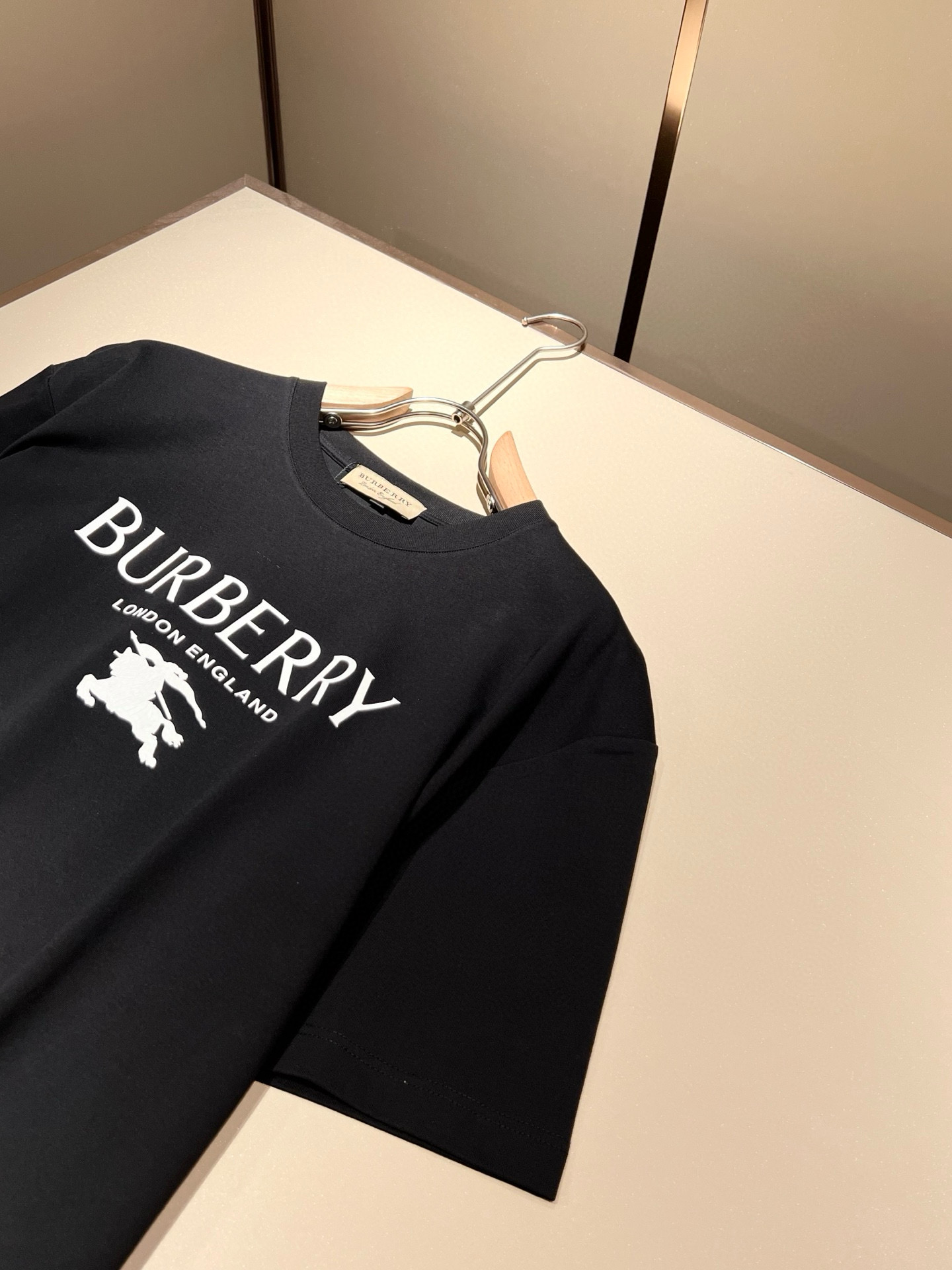 BURBER*Y巴*莉2026春夏新品男女同款👫短袖T恤，重磅来袭，最近比较火热的环保纯棉面料制作而成，