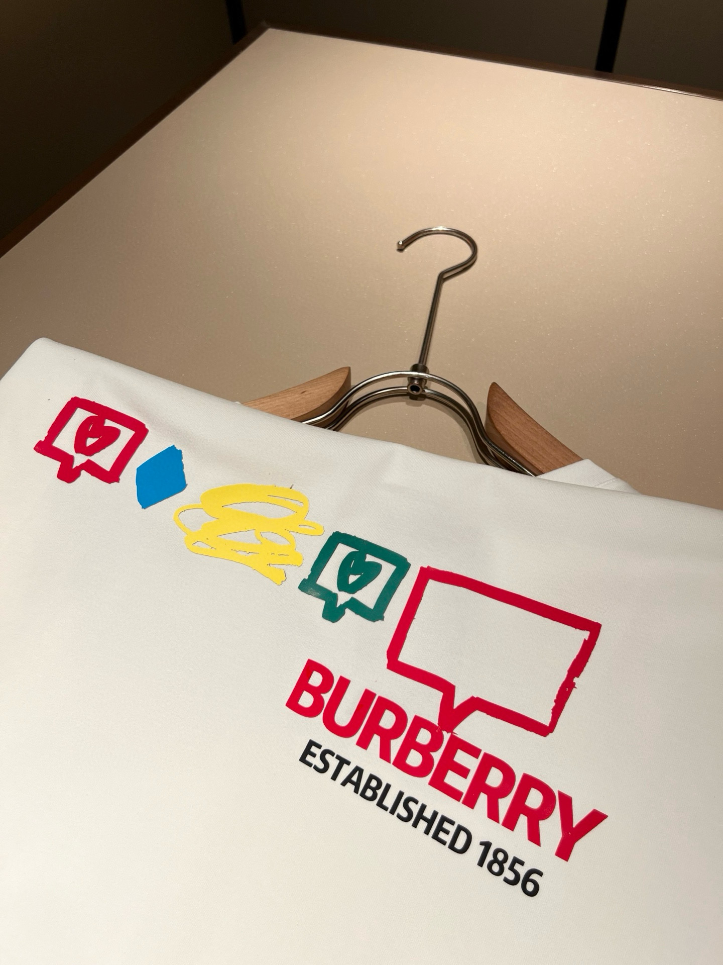 BURBER*Y巴*莉2026春夏新品男女同款👫短袖T恤，重磅来袭，最近比较火热的环保纯棉面料制作而成，