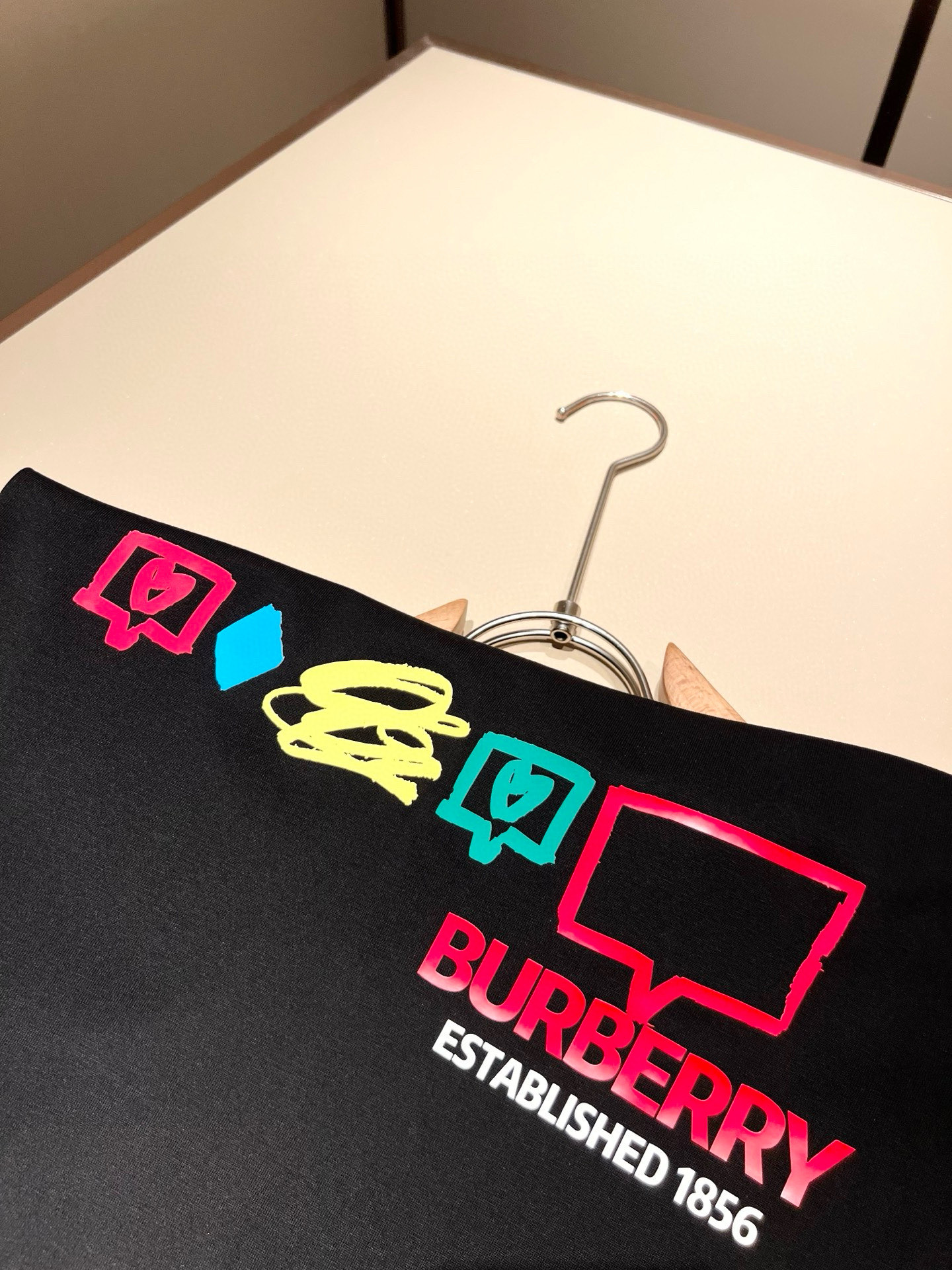 BURBER*Y巴*莉2026春夏新品男女同款👫短袖T恤，重磅来袭，最近比较火热的环保纯棉面料制作而成，