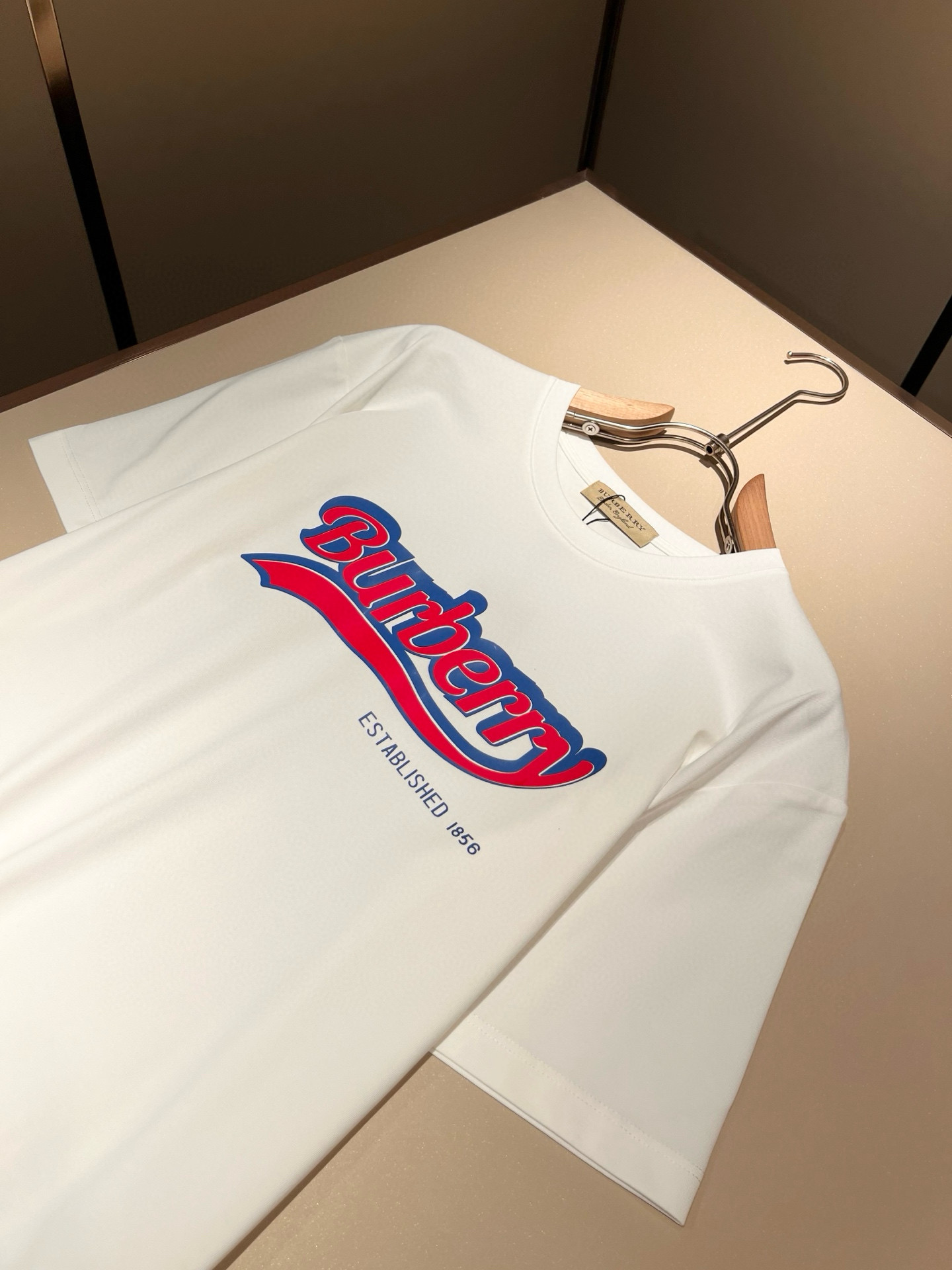 BURBER*Y巴*莉2026春夏新品男女同款👫短袖T恤，重磅来袭，最近比较火热的环保纯棉面料制作而成，