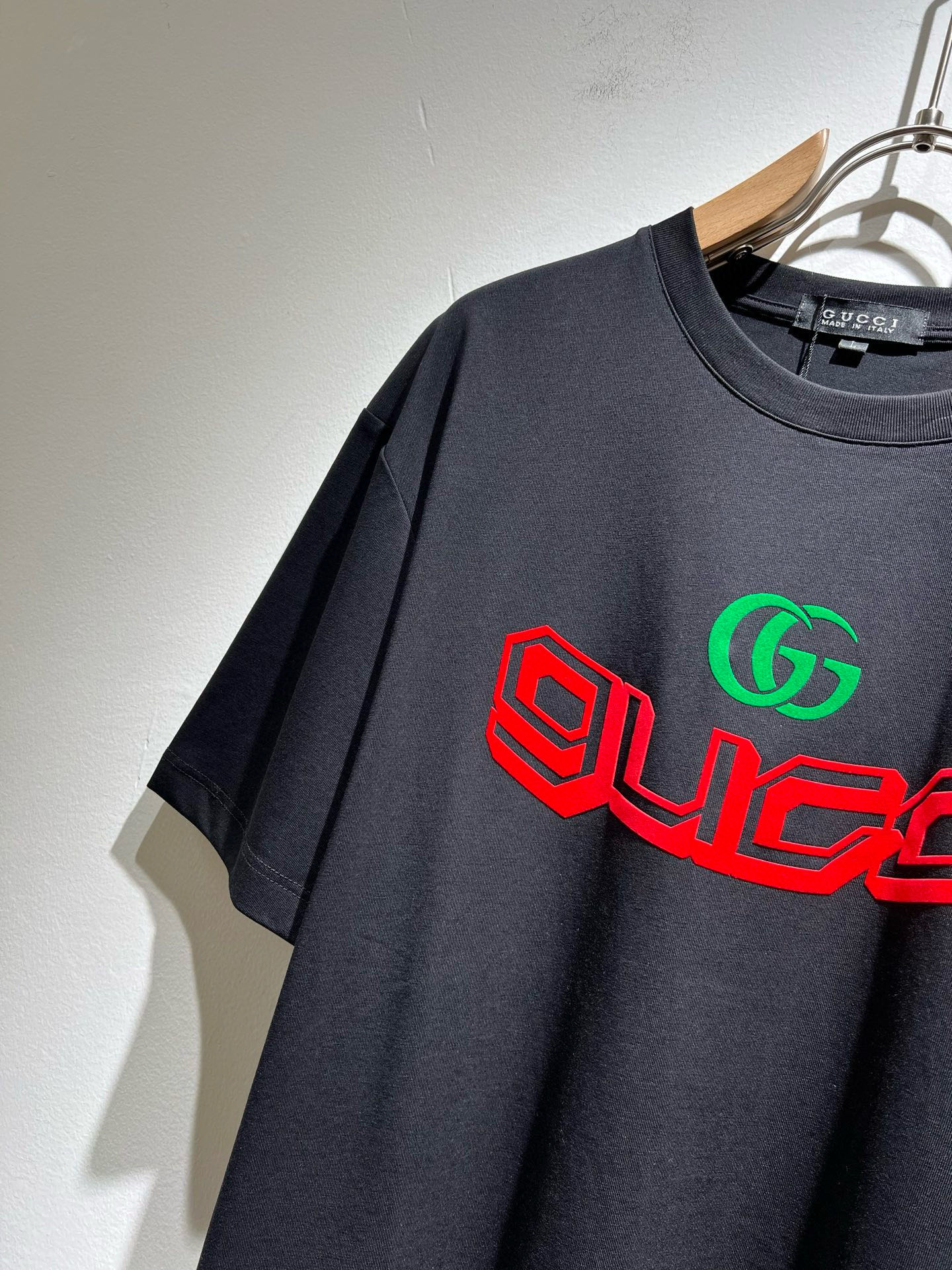Gucc*古家 2026春夏新款男女同情侣款👫休闲宽松棉质圆领短袖T恤衫！贸易公司渠道稀出，同步官网发售