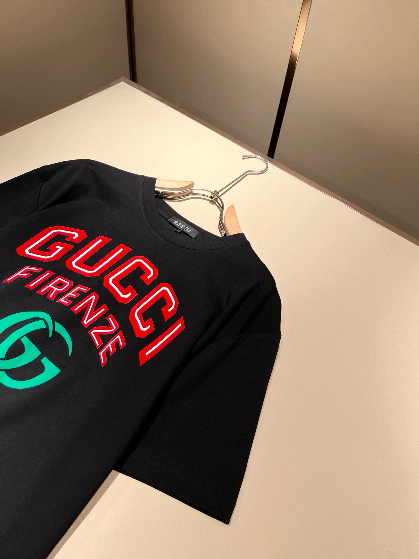 Gucc*古家 2026春夏新款男女同情侣款👫休闲宽松棉质圆领短袖T恤衫！贸易公司渠道稀出，同步官网发售