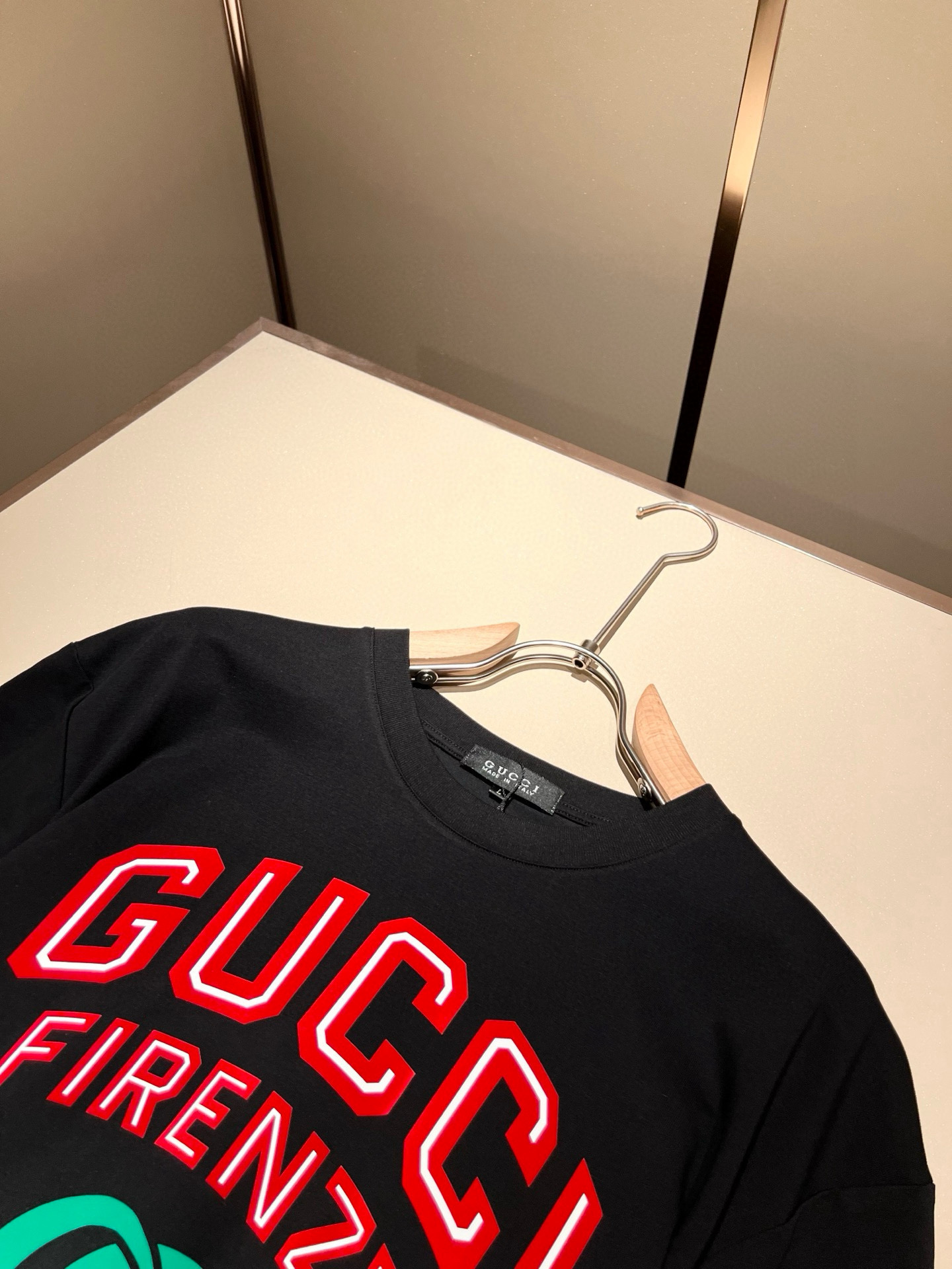 Gucc*古家 2026春夏新款男女同情侣款👫休闲宽松棉质圆领短袖T恤衫！贸易公司渠道稀出，同步官网发售