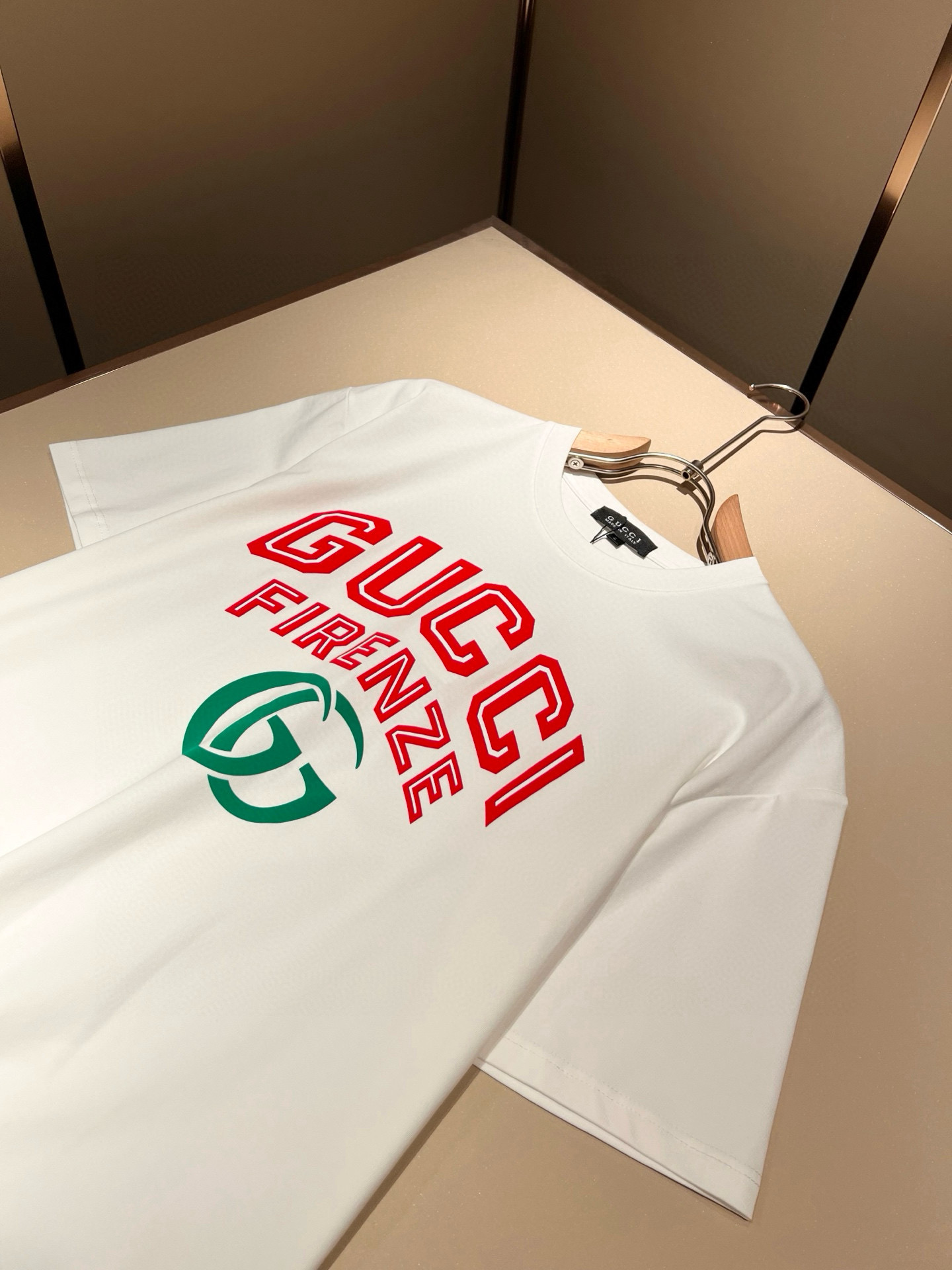 Gucc*古家 2026春夏新款男女同情侣款👫休闲宽松棉质圆领短袖T恤衫！贸易公司渠道稀出，同步官网发售