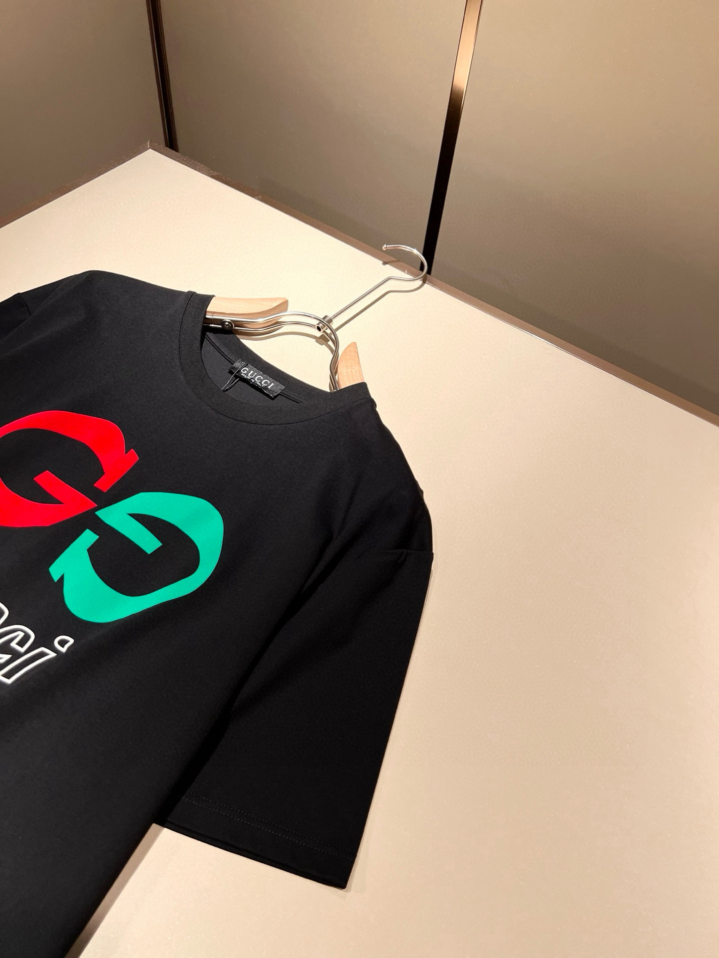 Gucc*古家 2026春夏新款男女同情侣款👫休闲宽松棉质圆领短袖T恤衫！贸易公司渠道稀出，同步官网发售