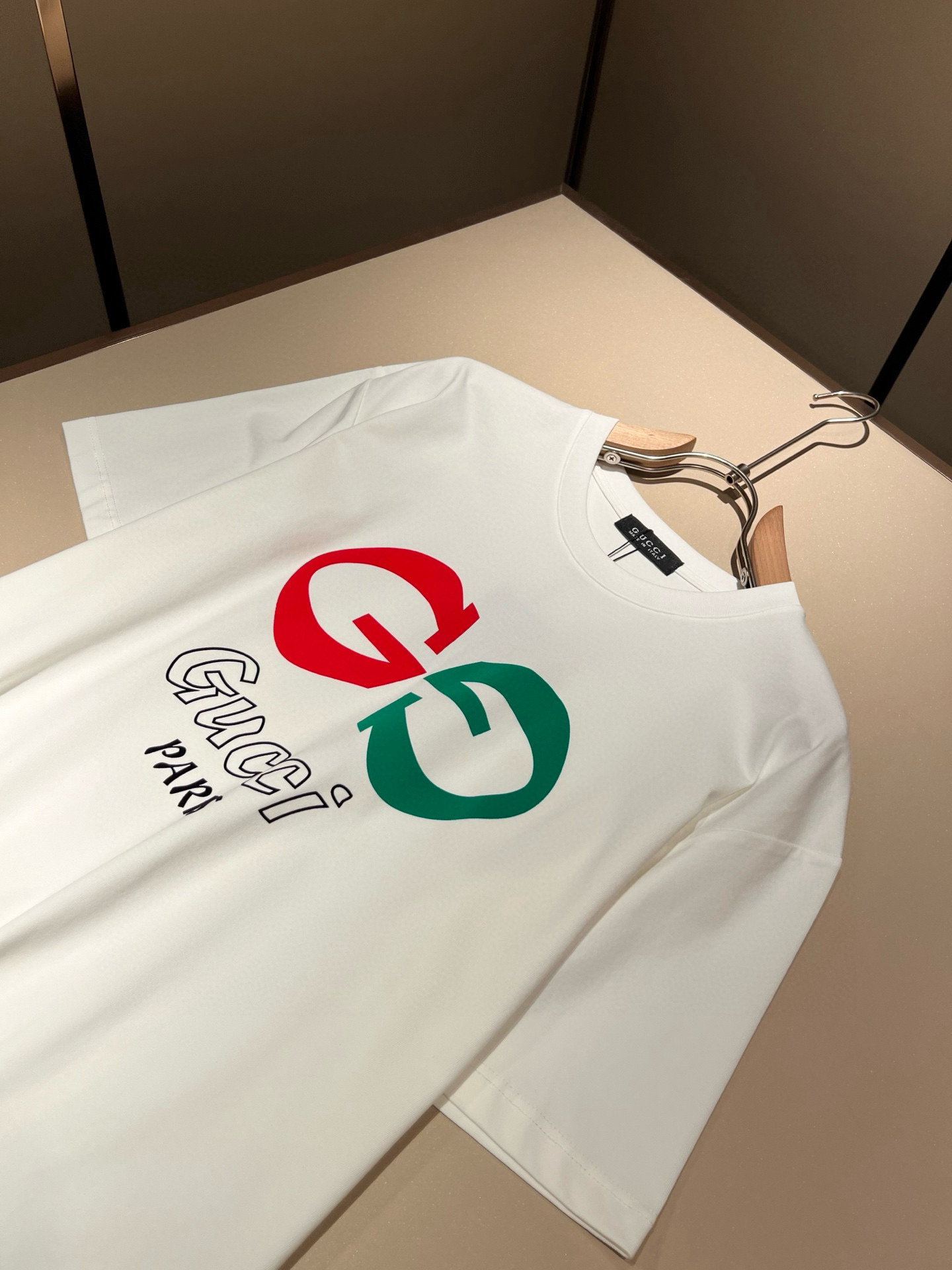 Gucc*古家 2026春夏新款男女同情侣款👫休闲宽松棉质圆领短袖T恤衫！贸易公司渠道稀出，同步官网发售