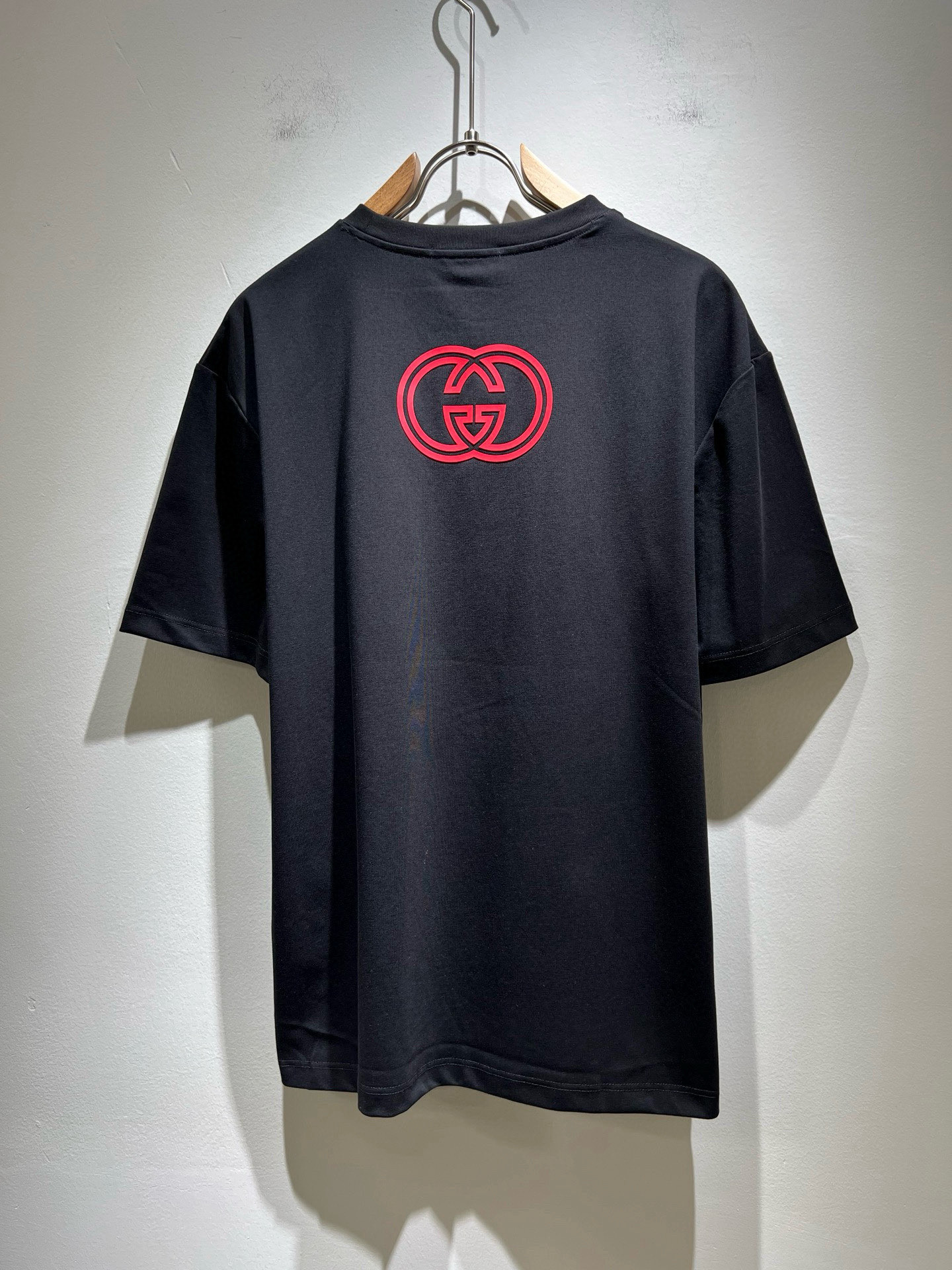 Gucc*古家 2026春夏新款男女同情侣款👫休闲宽松棉质圆领短袖T恤衫！贸易公司渠道稀出，同步官网发售