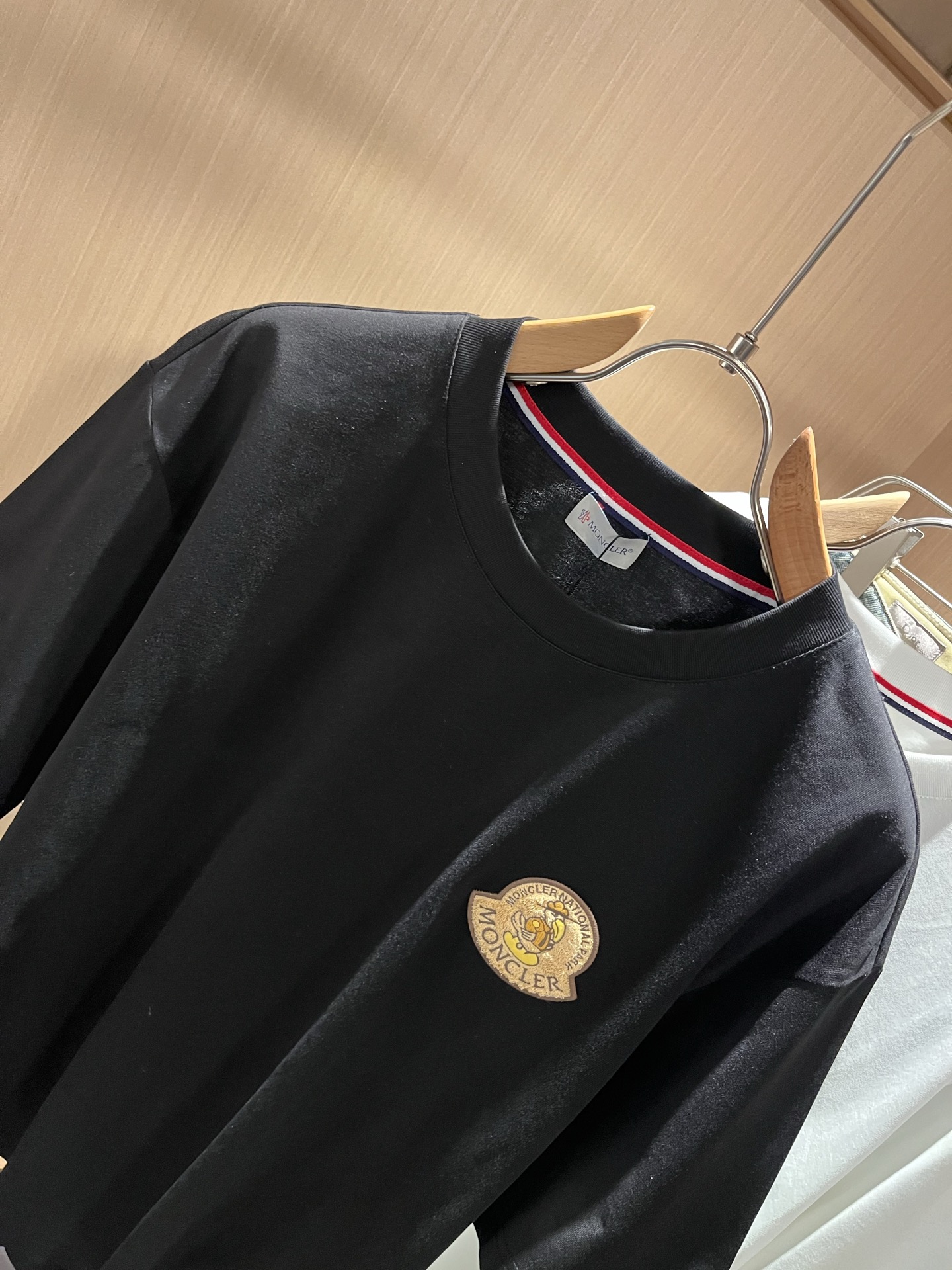 Moncler蒙家 2026春夏男女同款👫情侣款最新的贸易订单短袖T恤，全品相！！网红款！采用logo图