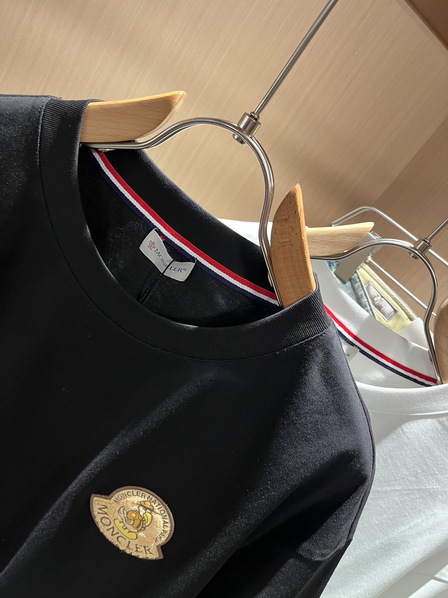 Moncler蒙家 2026春夏男女同款👫情侣款最新的贸易订单短袖T恤，全品相！！网红款！采用logo图