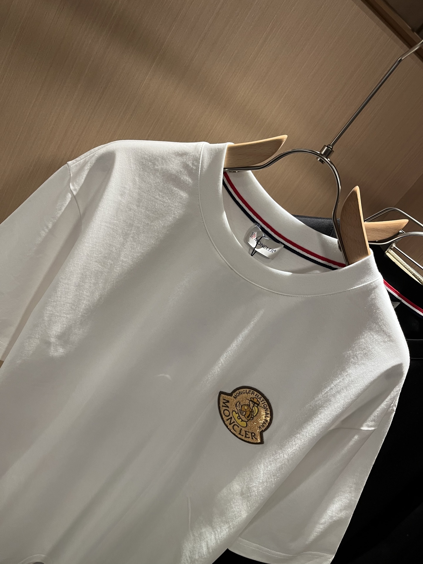 Moncler蒙家 2026春夏男女同款👫情侣款最新的贸易订单短袖T恤，全品相！！网红款！采用logo图