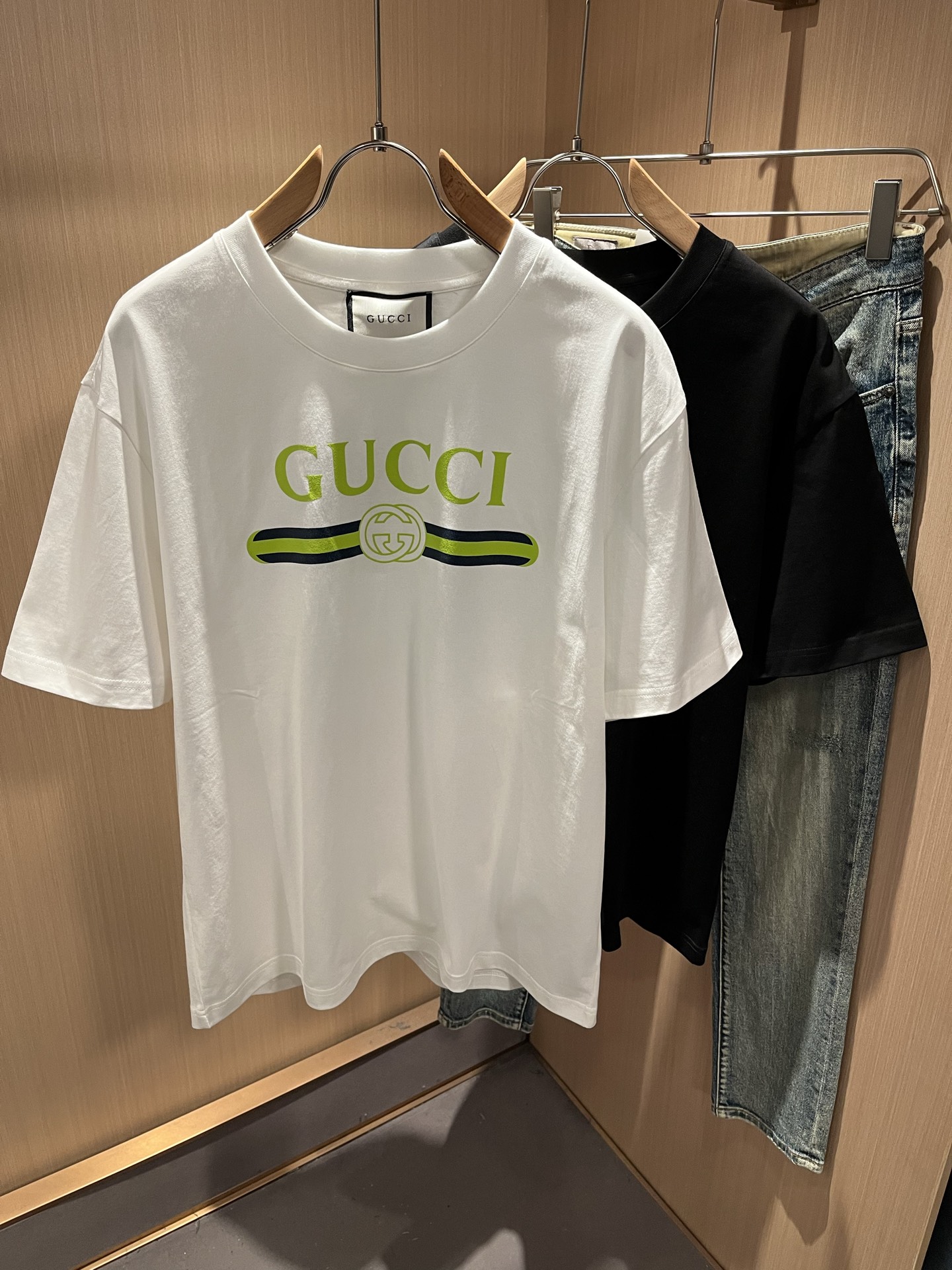 Gucc*古家 2026春夏新款男女同情侣款👫休闲宽松棉质圆领短袖T恤衫！贸易公司渠道稀出，同步官网发售