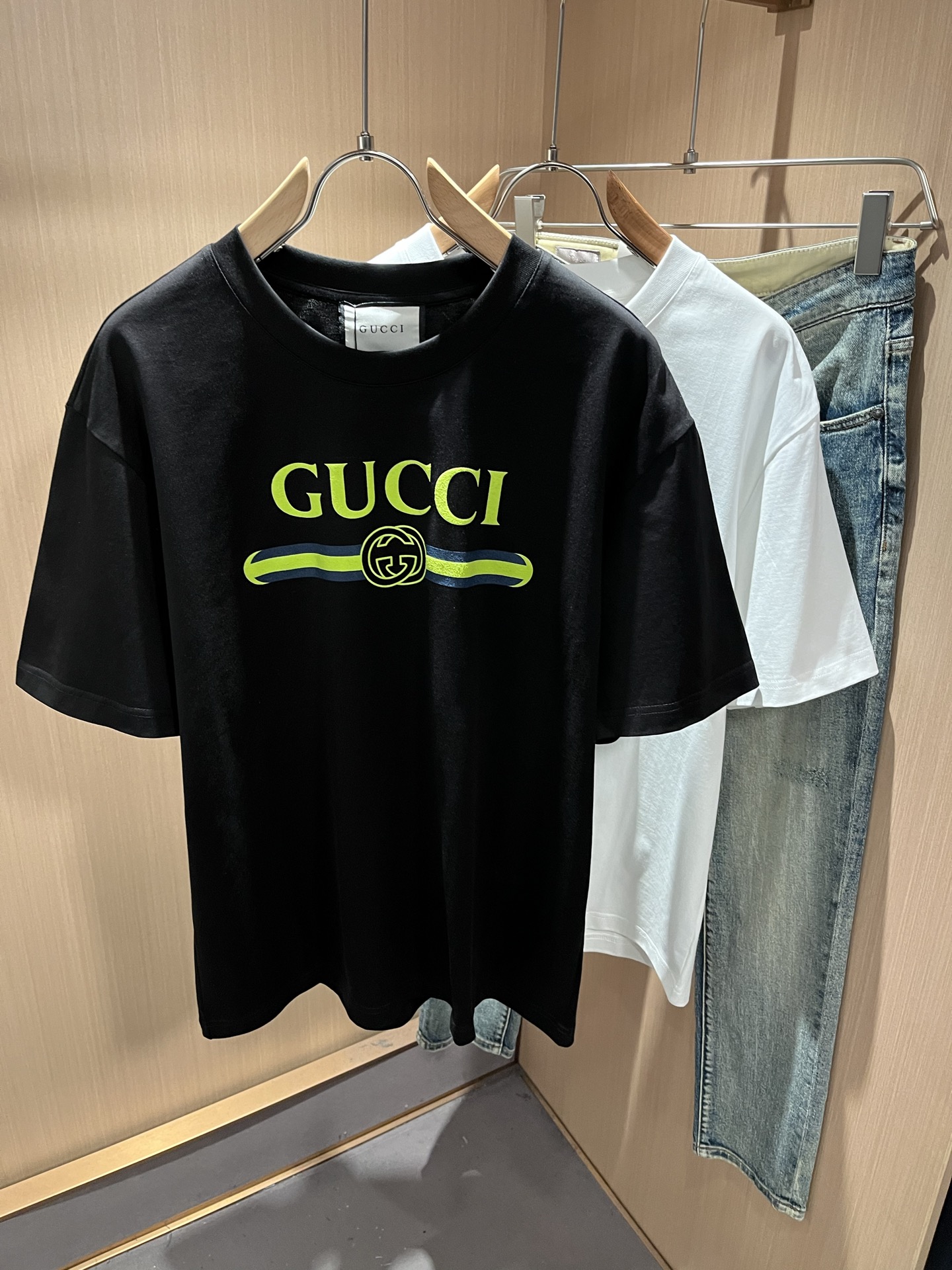Gucc*古家 2026春夏新款男女同情侣款👫休闲宽松棉质圆领短袖T恤衫！贸易公司渠道稀出，同步官网发售