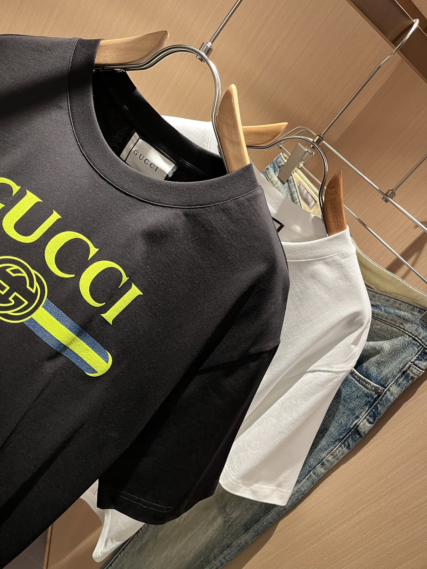 Gucc*古家 2026春夏新款男女同情侣款👫休闲宽松棉质圆领短袖T恤衫！贸易公司渠道稀出，同步官网发售