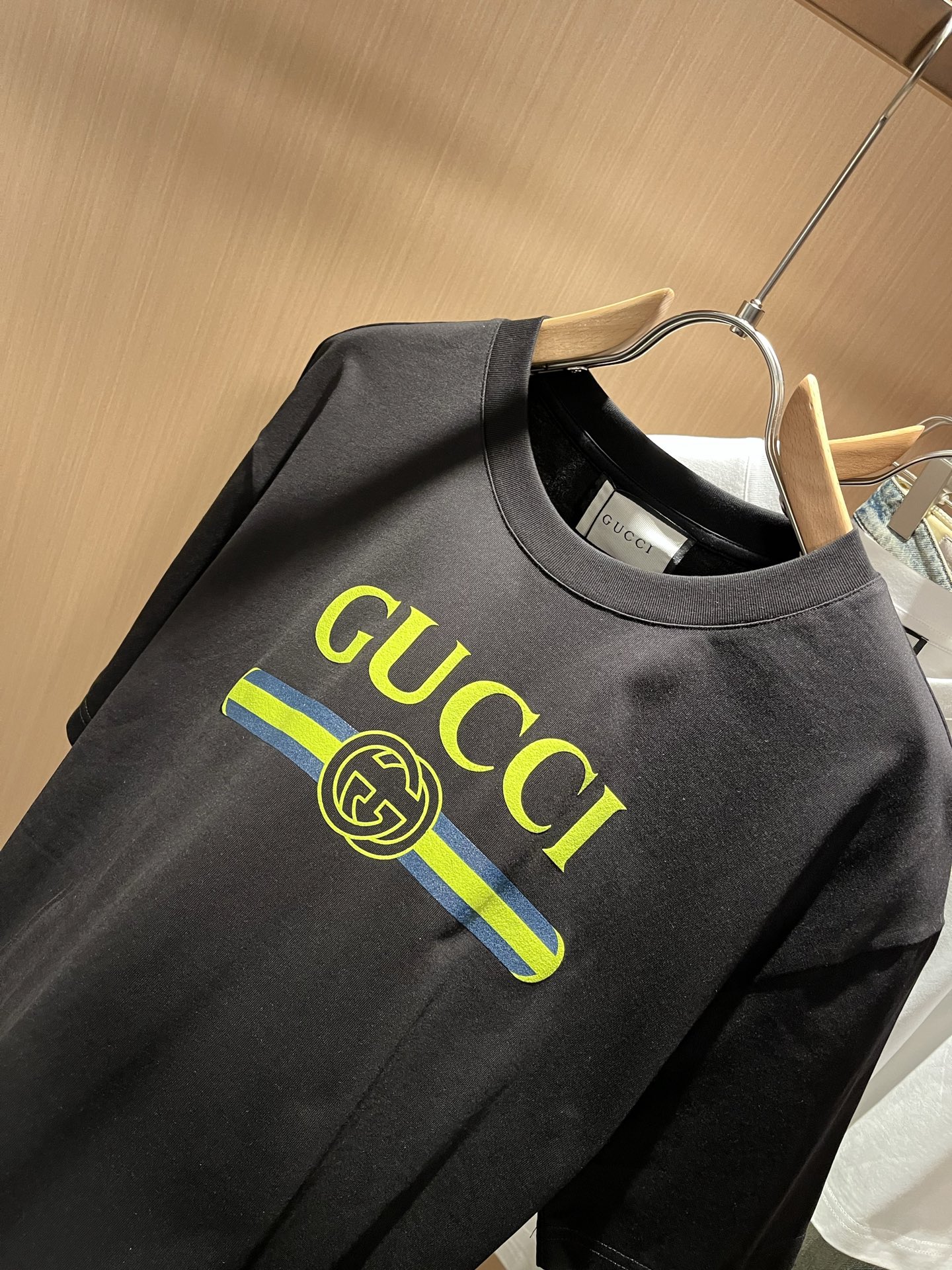 Gucc*古家 2026春夏新款男女同情侣款👫休闲宽松棉质圆领短袖T恤衫！贸易公司渠道稀出，同步官网发售