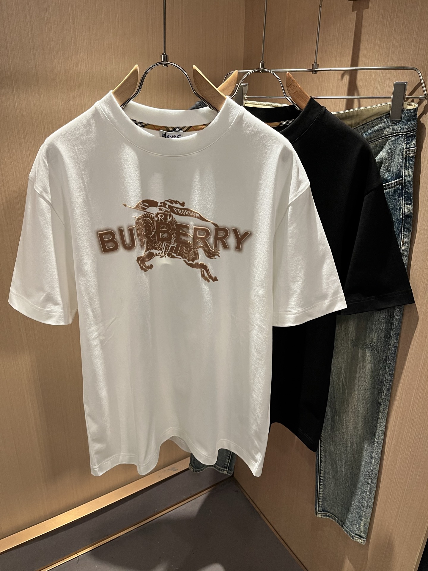 BURBER*Y巴*莉2026春夏新品短袖T恤，重磅来袭，最近比较火热的环保纯棉面料制作而成，高端户外运