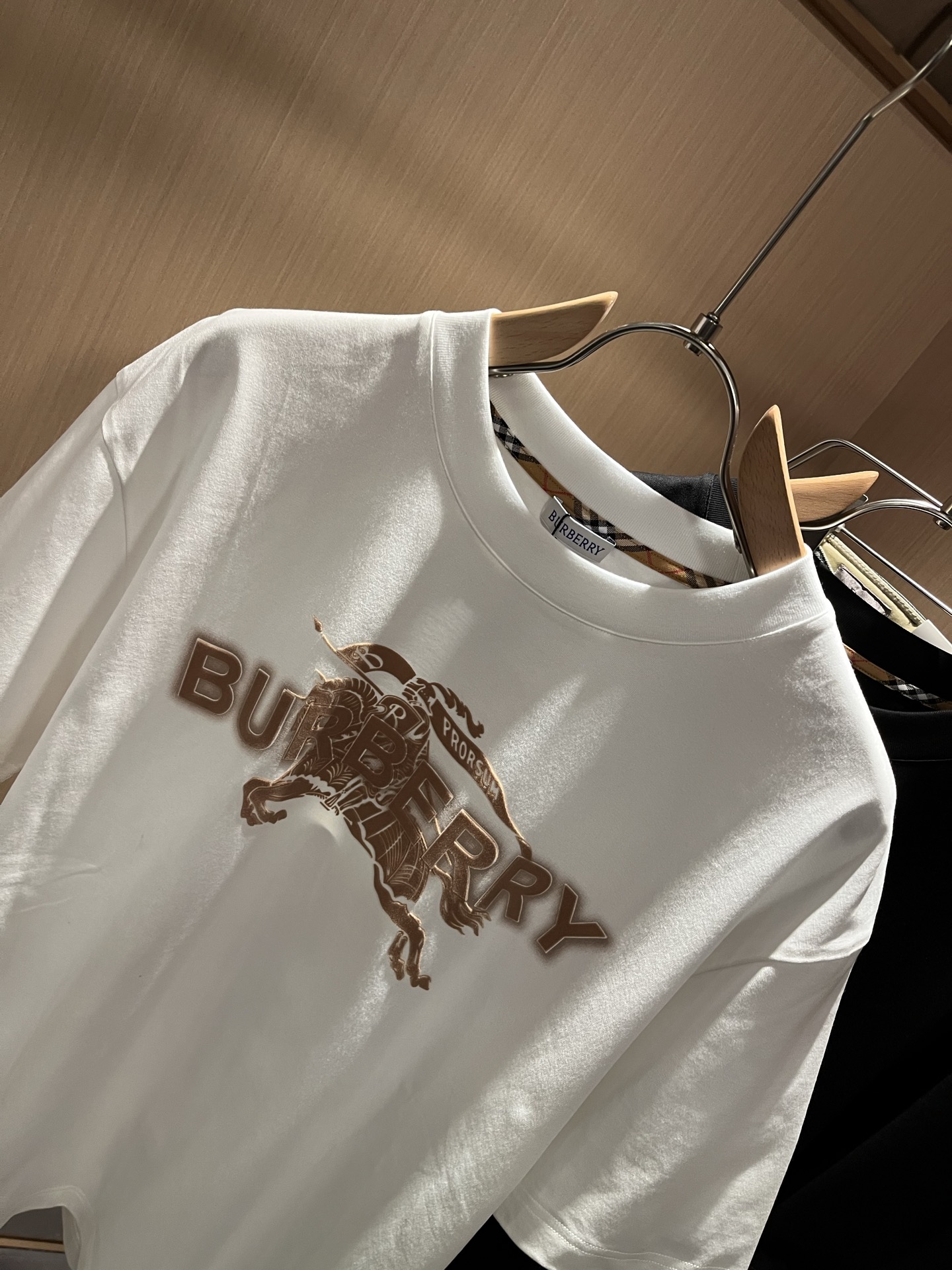 BURBER*Y巴*莉2026春夏新品短袖T恤，重磅来袭，最近比较火热的环保纯棉面料制作而成，高端户外运