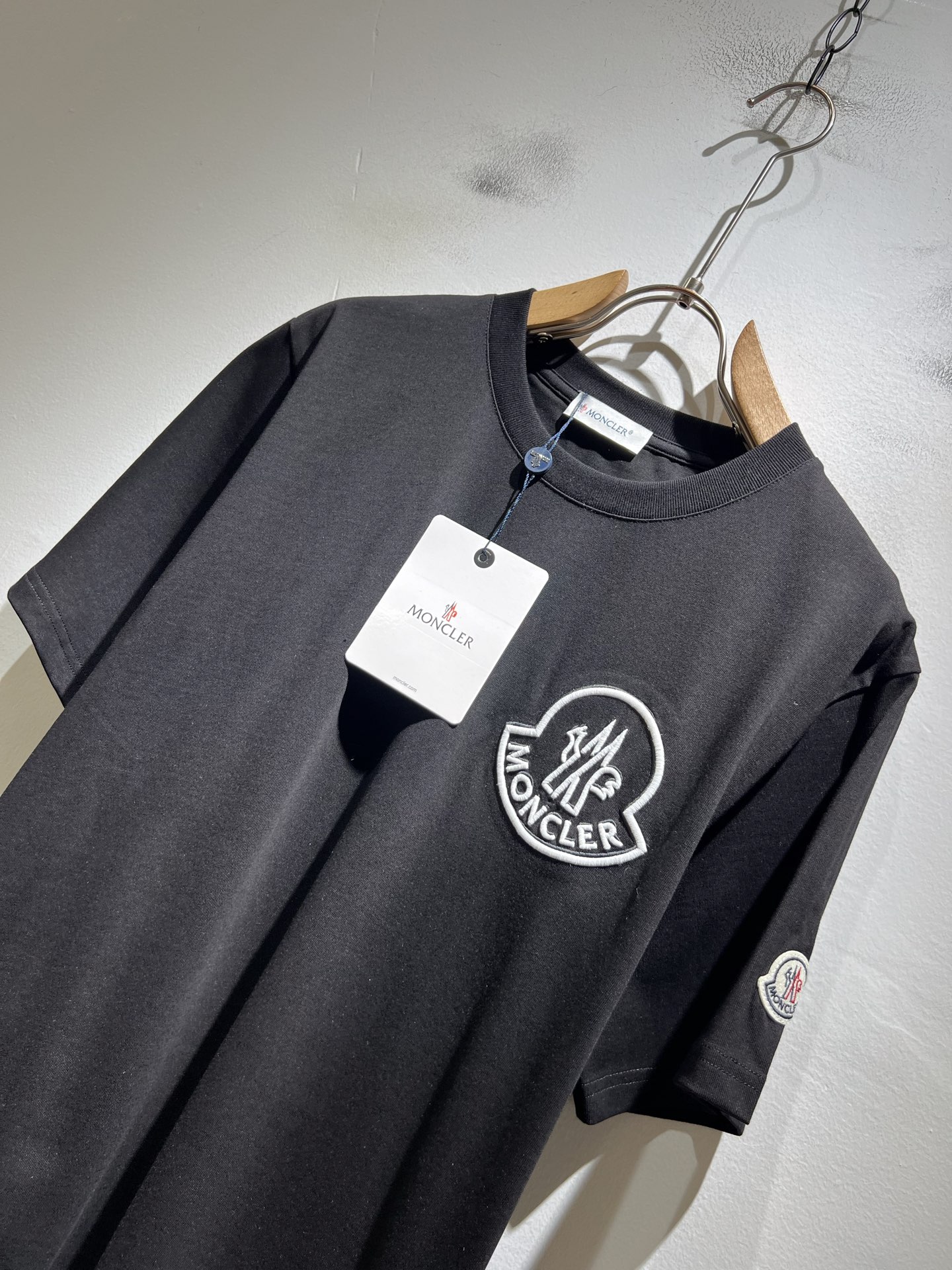 Moncler蒙家 2026春夏男女同款👫情侣款最新的贸易订单短袖T恤，全品相！！网红款！采用logo图