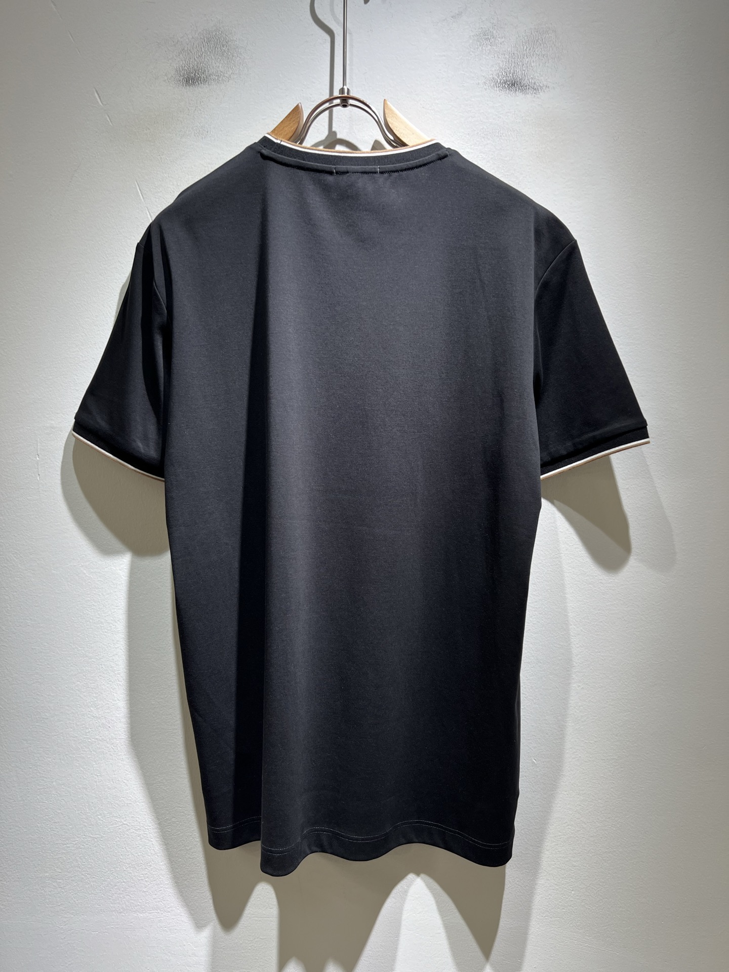 Moncler蒙家 2026春夏最新男女同款👫贸易订单短袖T恤，全品相！！网红款！采用logo图案徽章设
