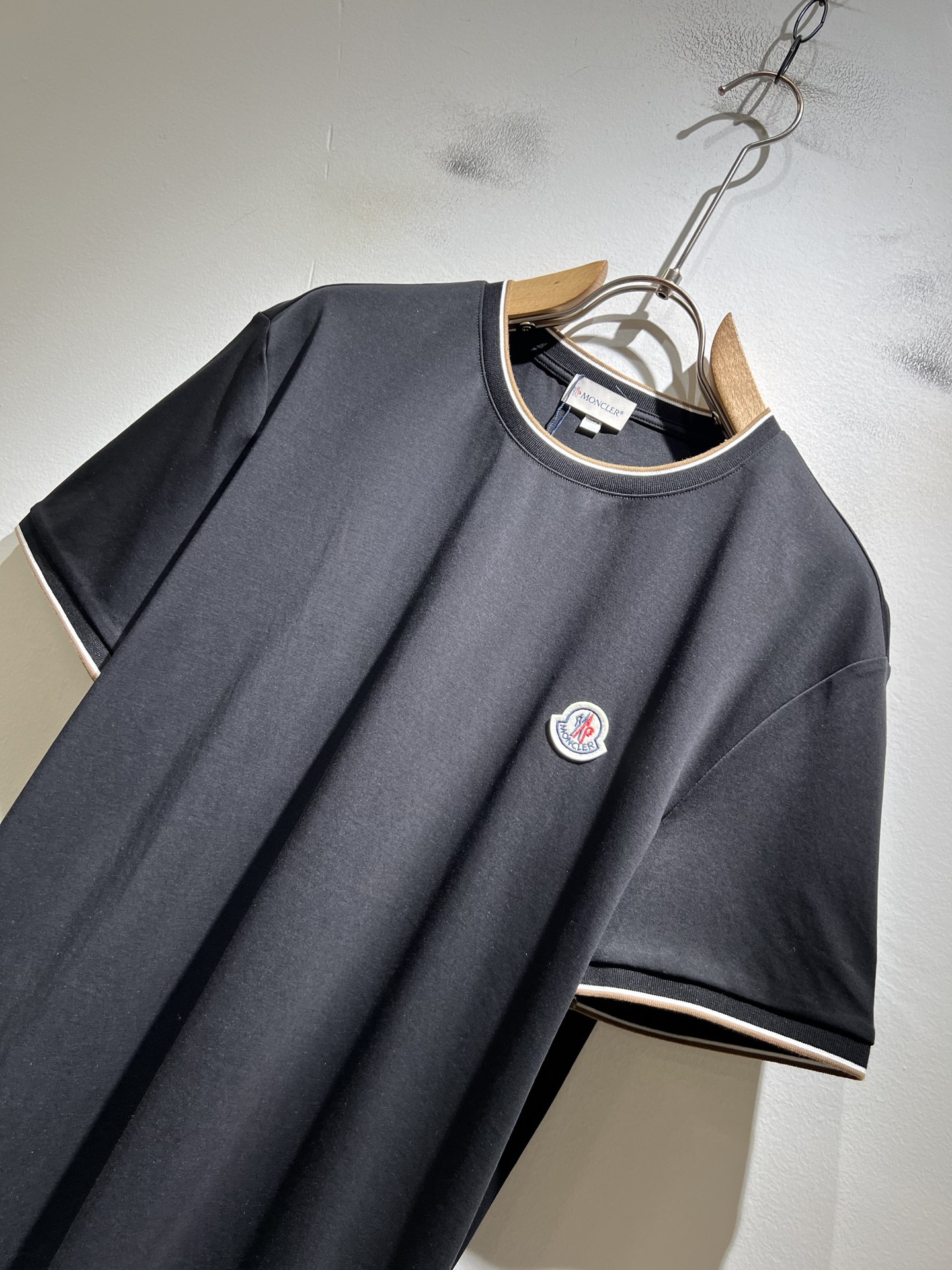 Moncler蒙家 2026春夏最新男女同款👫贸易订单短袖T恤，全品相！！网红款！采用logo图案徽章设