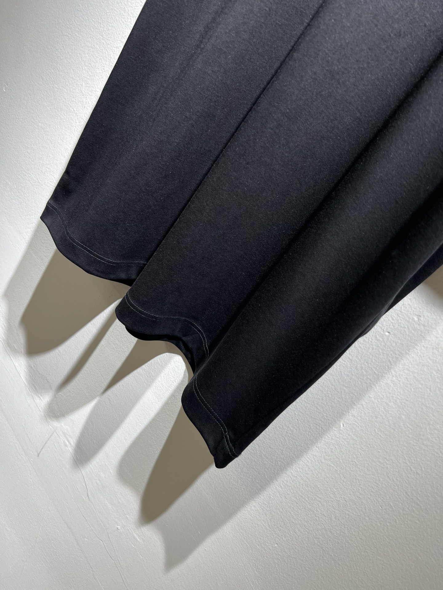 Moncler蒙家 2026春夏最新男女同款👫贸易订单短袖T恤，全品相！！网红款！采用logo图案徽章设