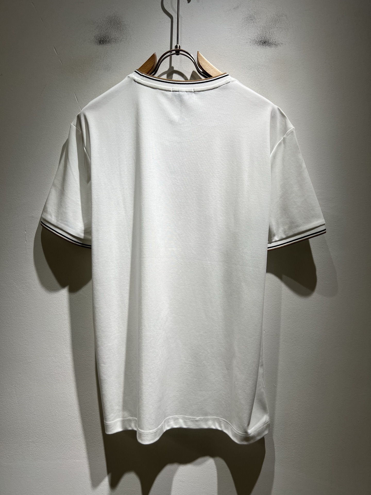 Moncler蒙家 2026春夏最新男女同款👫贸易订单短袖T恤，全品相！！网红款！采用logo图案徽章设